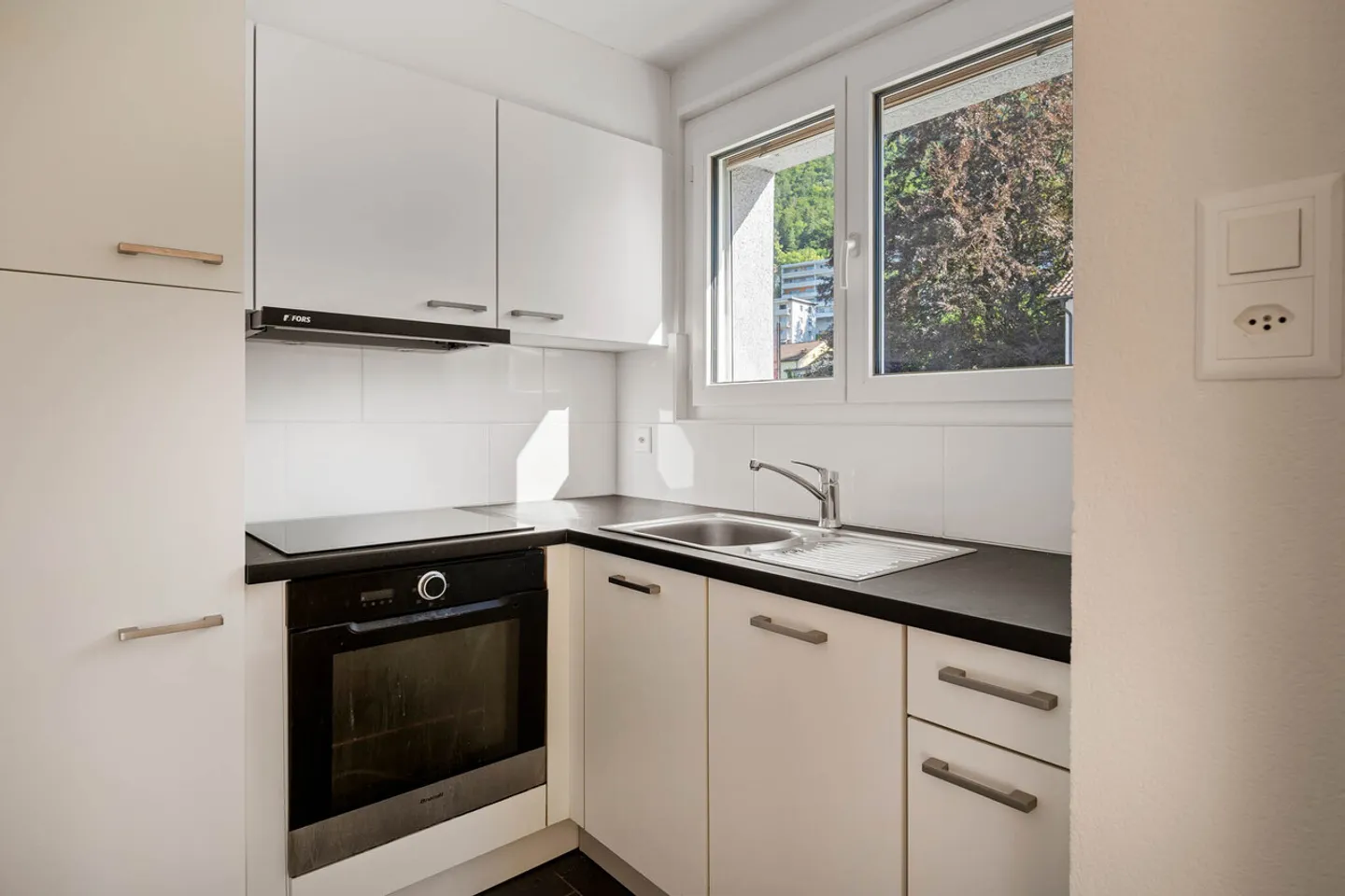 Multi-family house with 14 apartments - Photo 4 of 6
