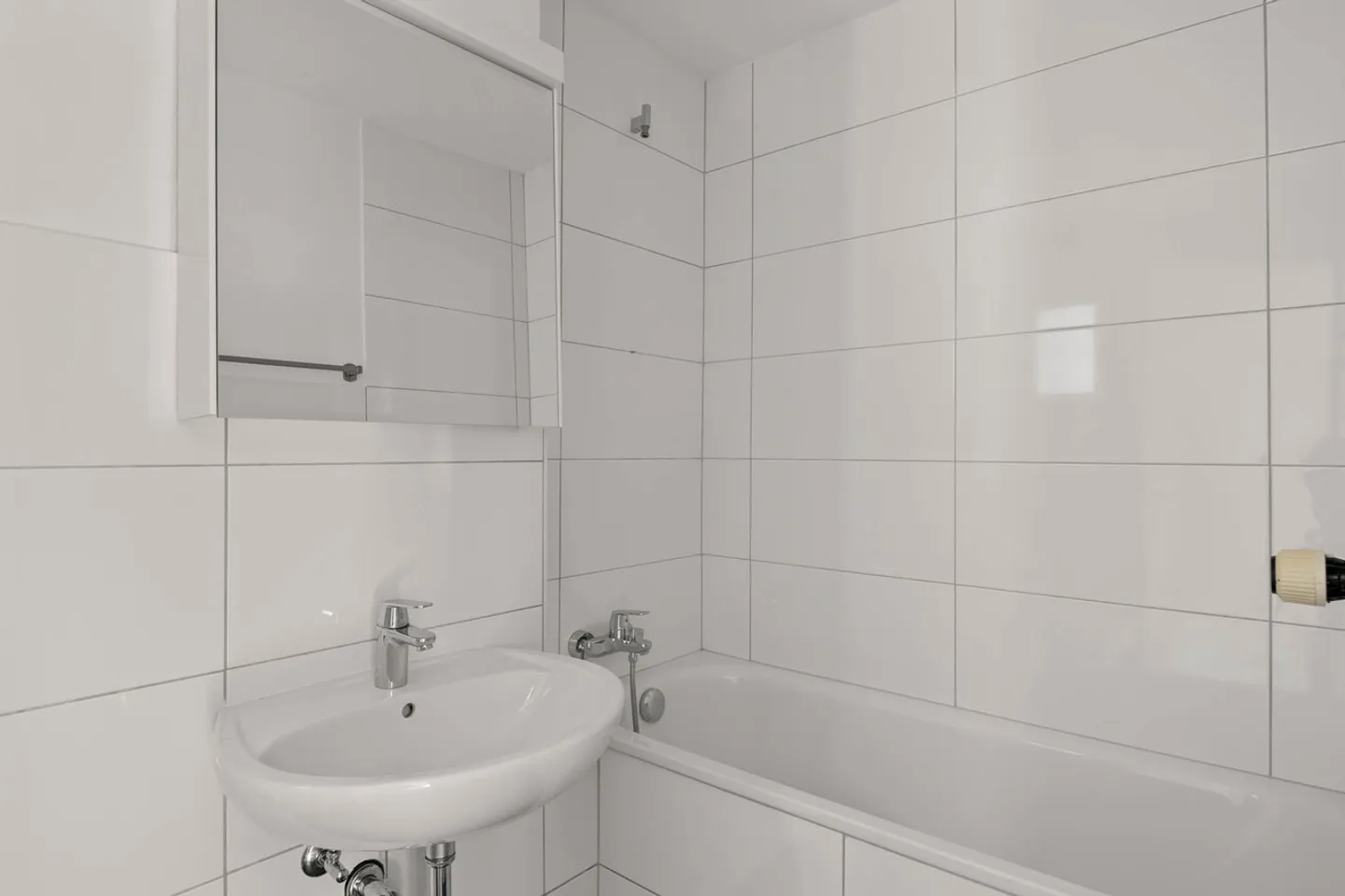 Multi-family house with 14 apartments - Photo 5 of 6