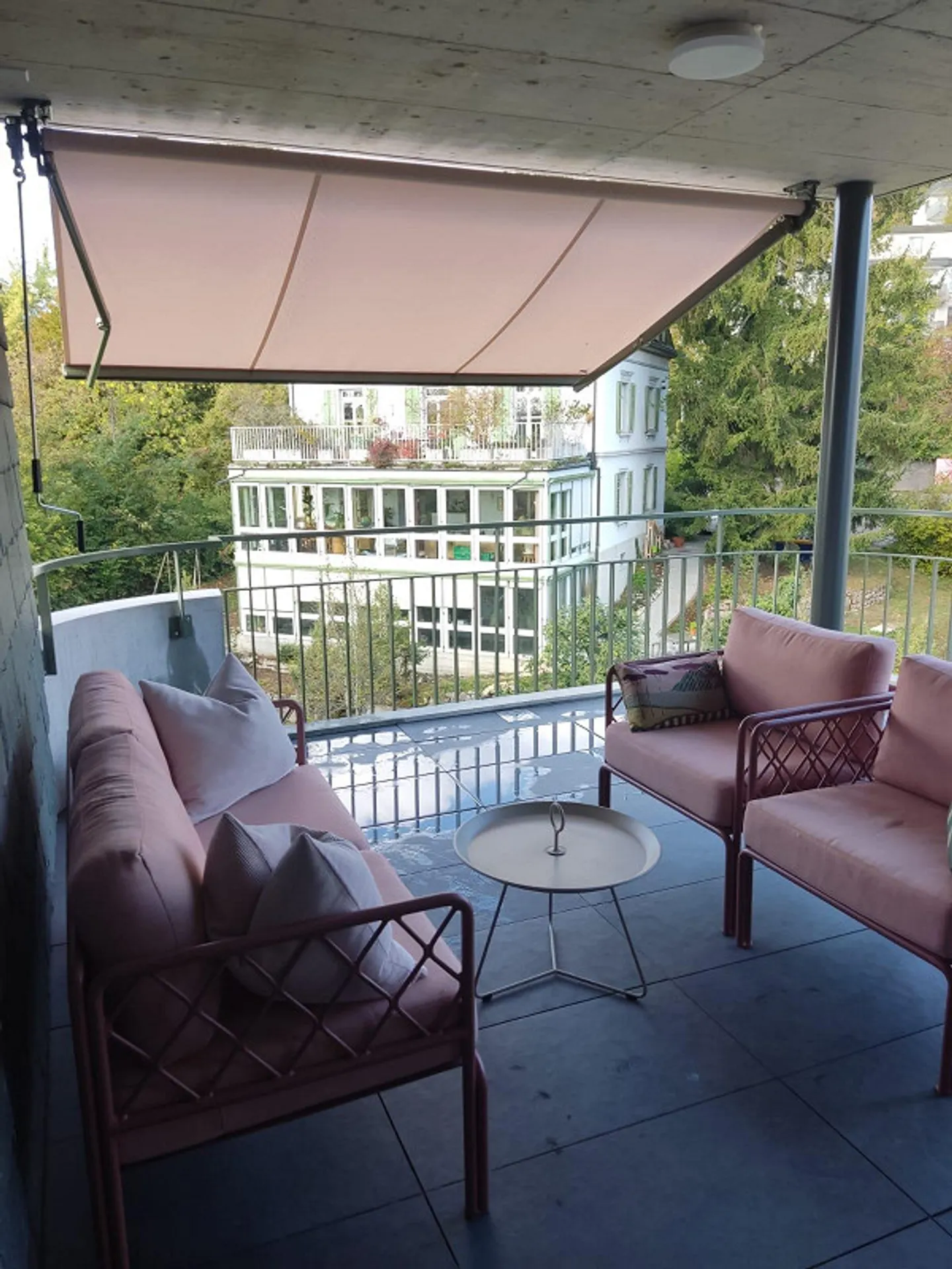 Attractive Penthouse Apartment in Aarau - Photo 4 of 9