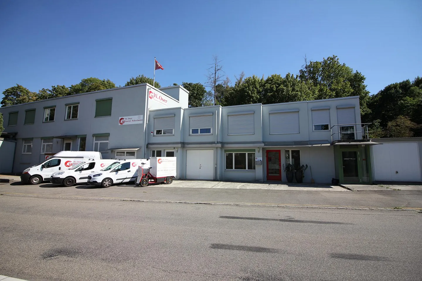 Proprietà commerciale indipendente nella zona industriale e diritti di costruzione - Foto 1 di 17