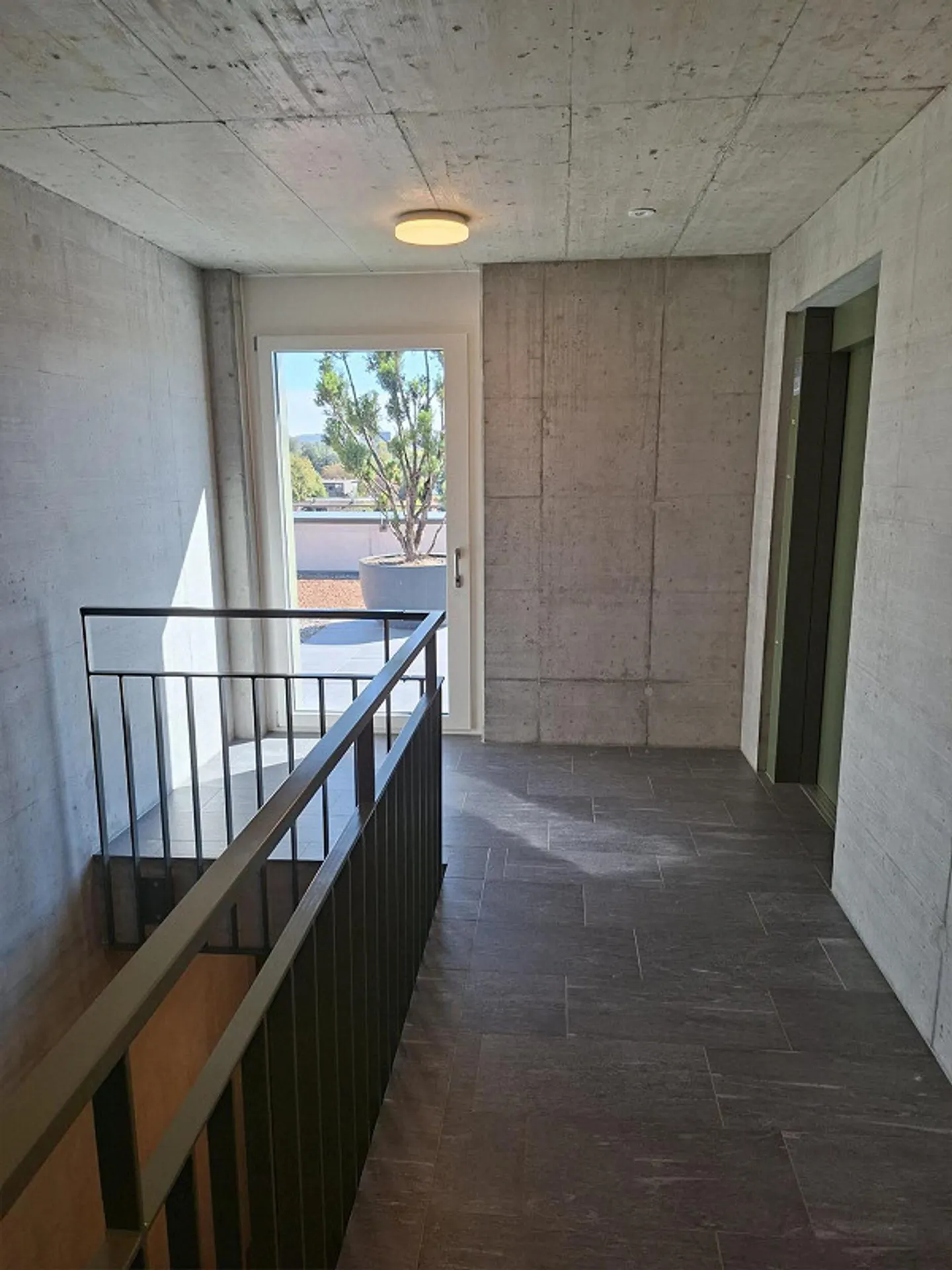 Attractive Penthouse Apartment in Aarau - Photo 5 of 9