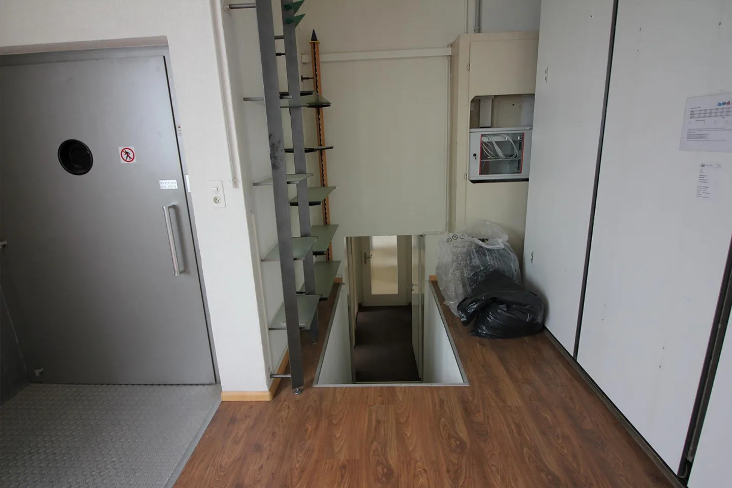 Proprietà commerciale indipendente nella zona industriale e diritti di costruzione - Foto 12 di 17