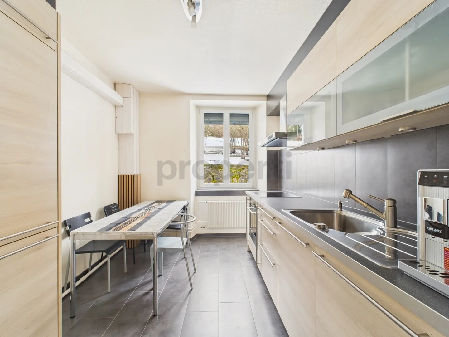 Charmant appartement 3,5 pièces - Appartement avec cave pratique, Tramelan - Photo 2 sur 9