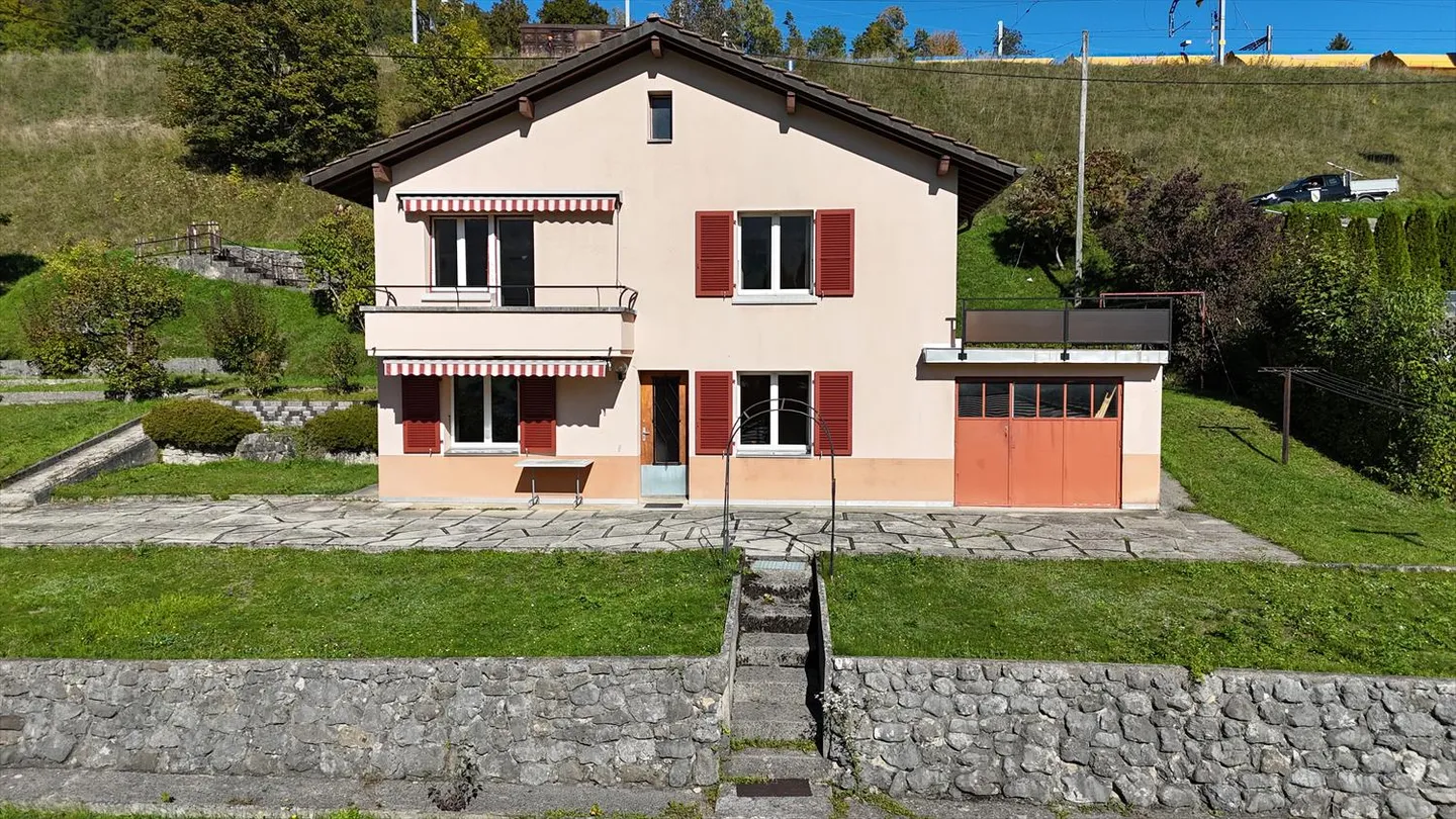 Villa - Photo 2 of 10