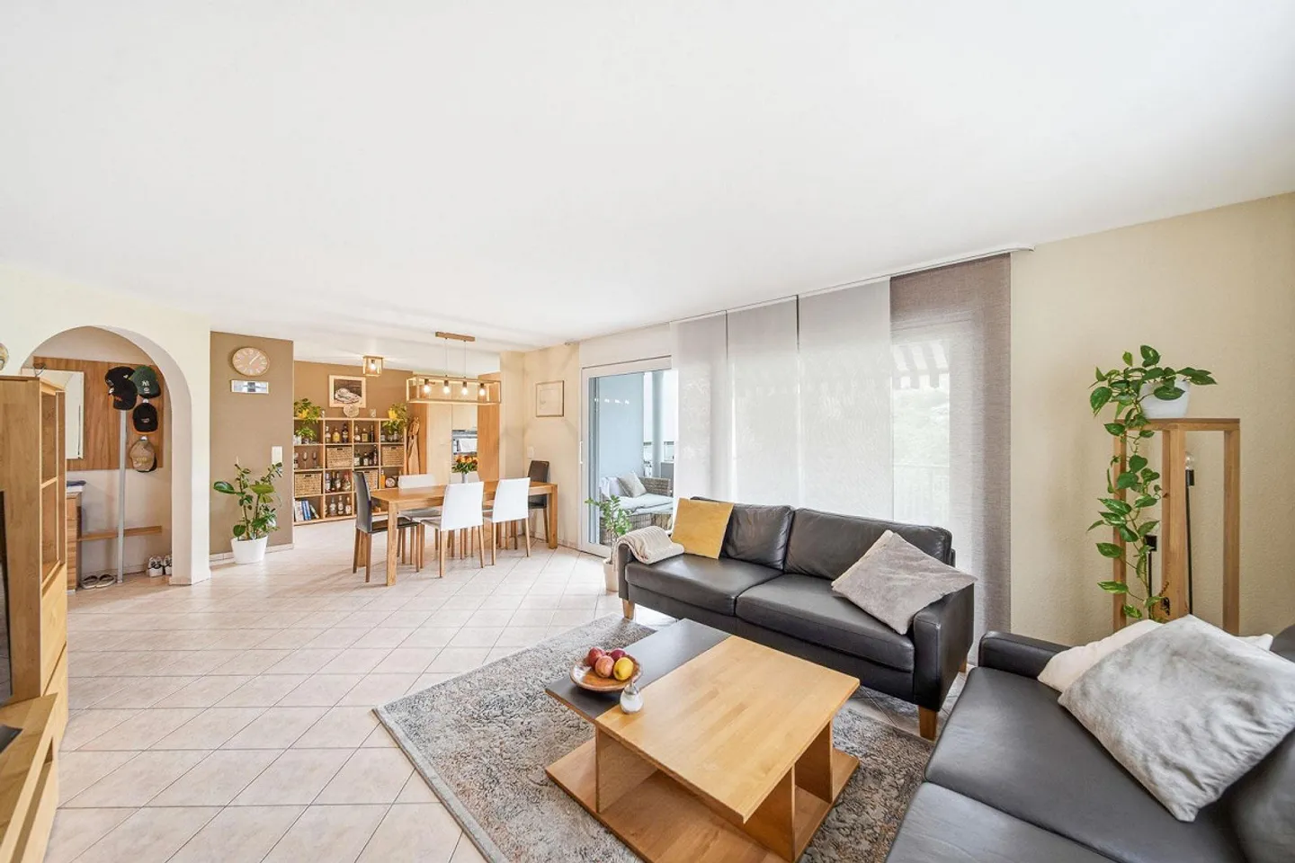 Beautiful and Well-Maintained 4.5 Room Apartment in the Center - Photo 1 of 5