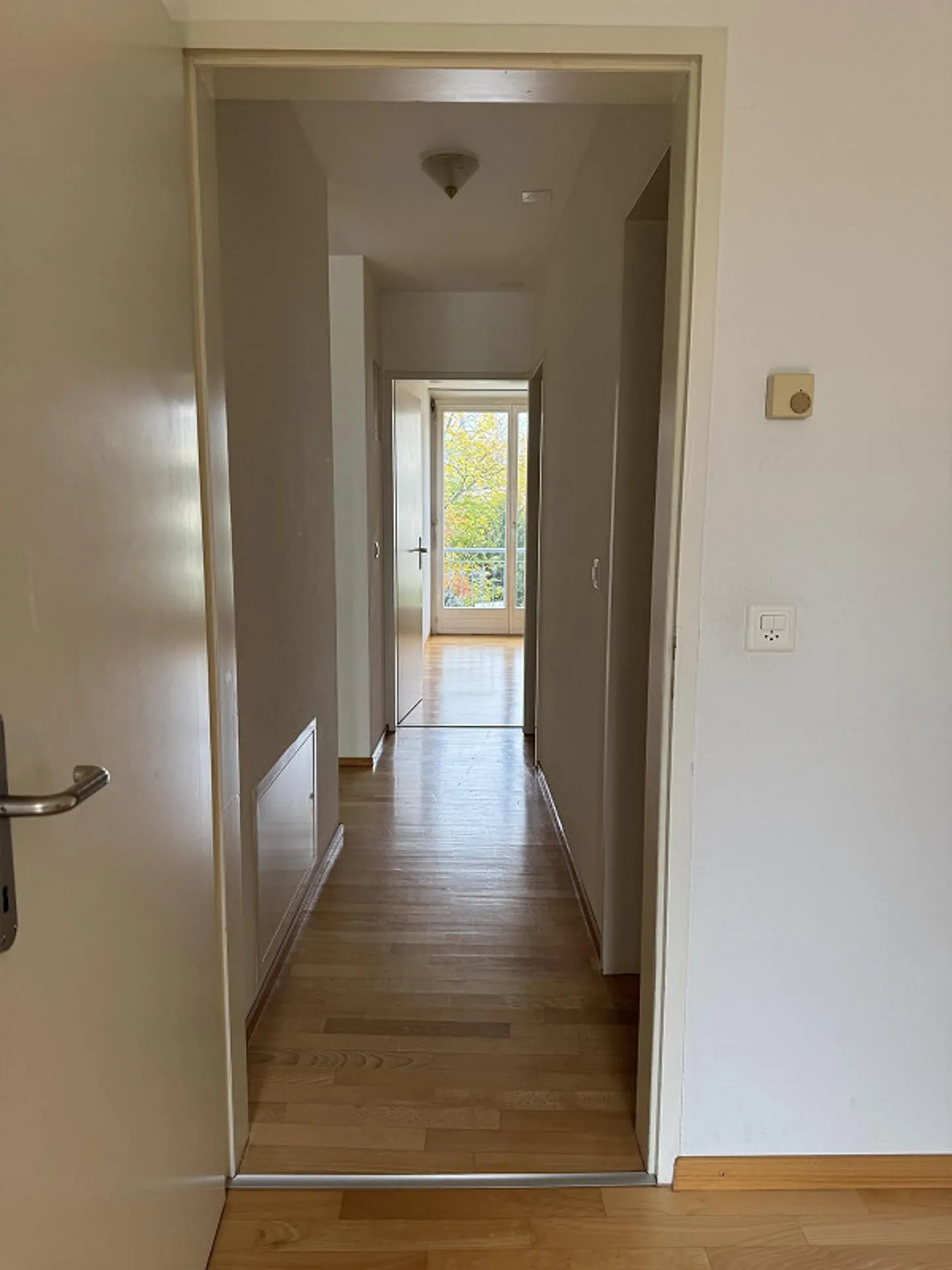 Appartement lumineux de 3,5 pièces à Meilen avec jardin d'hiver, cheminée et garage - Photo 7 sur 13