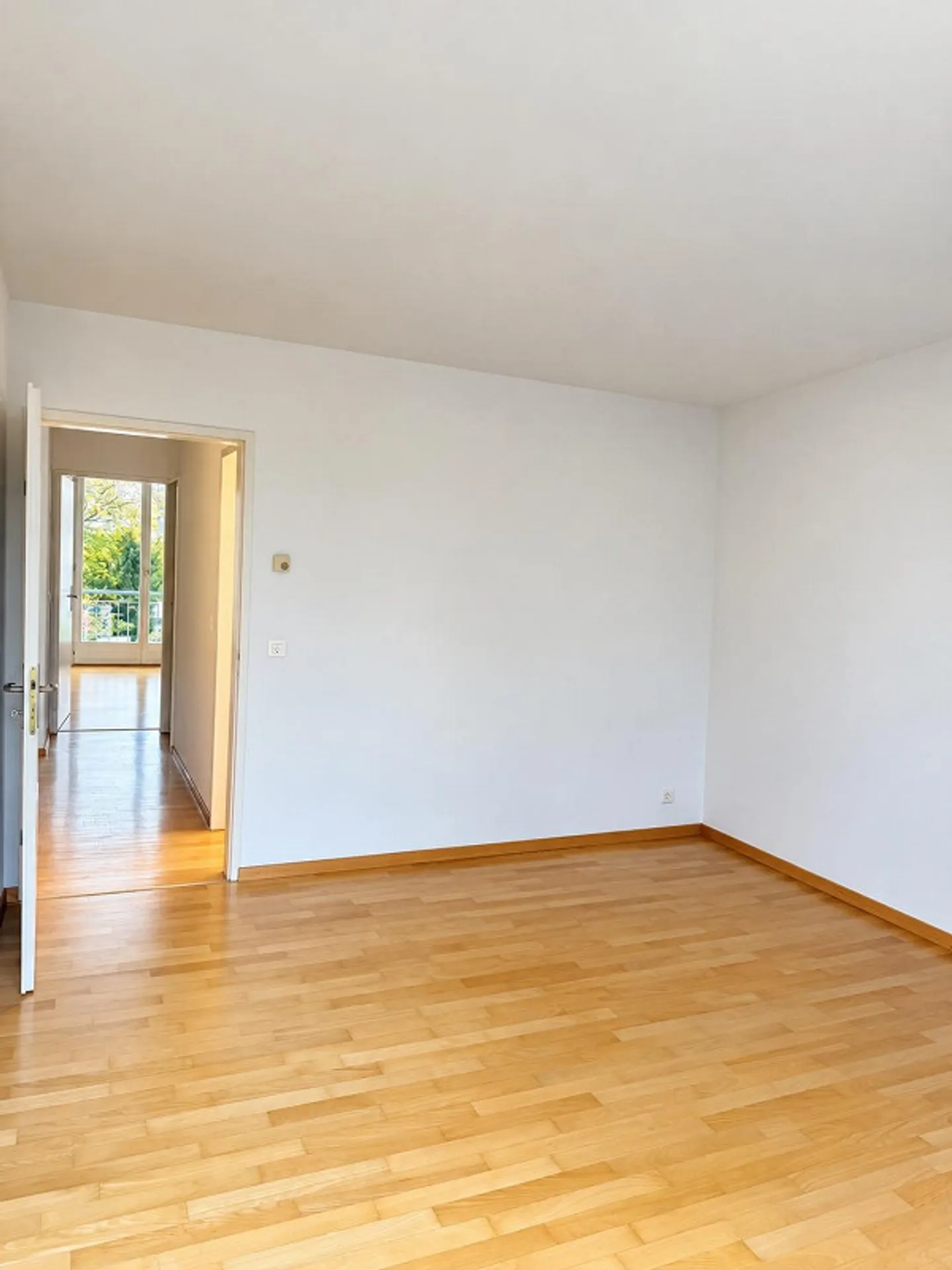 Appartement lumineux de 3,5 pièces à Meilen avec jardin d'hiver, cheminée et garage - Photo 10 sur 13