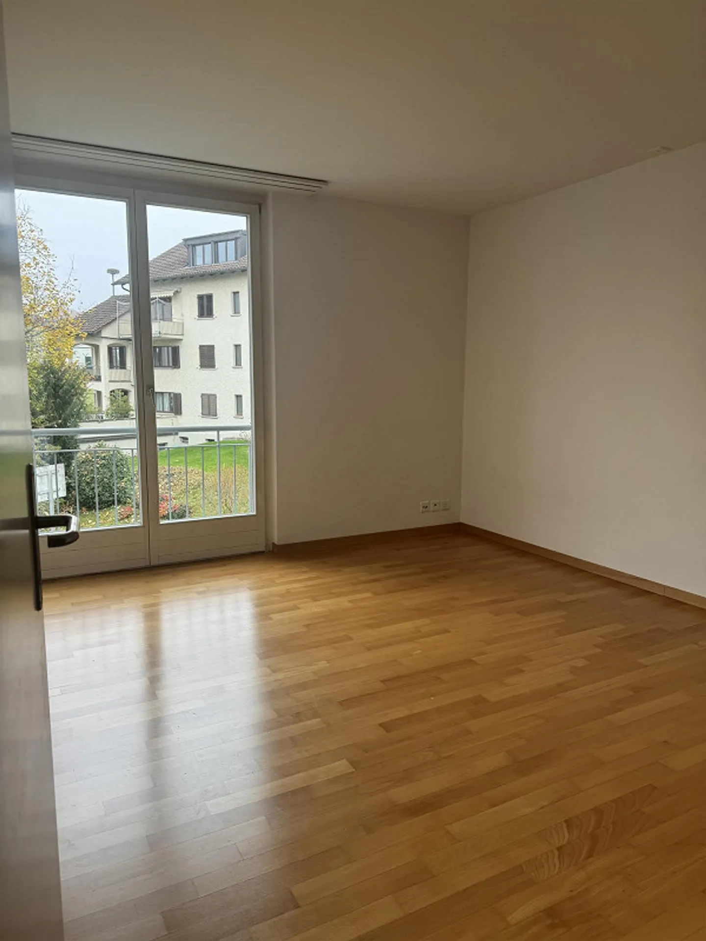 Appartement lumineux de 3,5 pièces à Meilen avec jardin d'hiver, cheminée et garage - Photo 9 sur 13