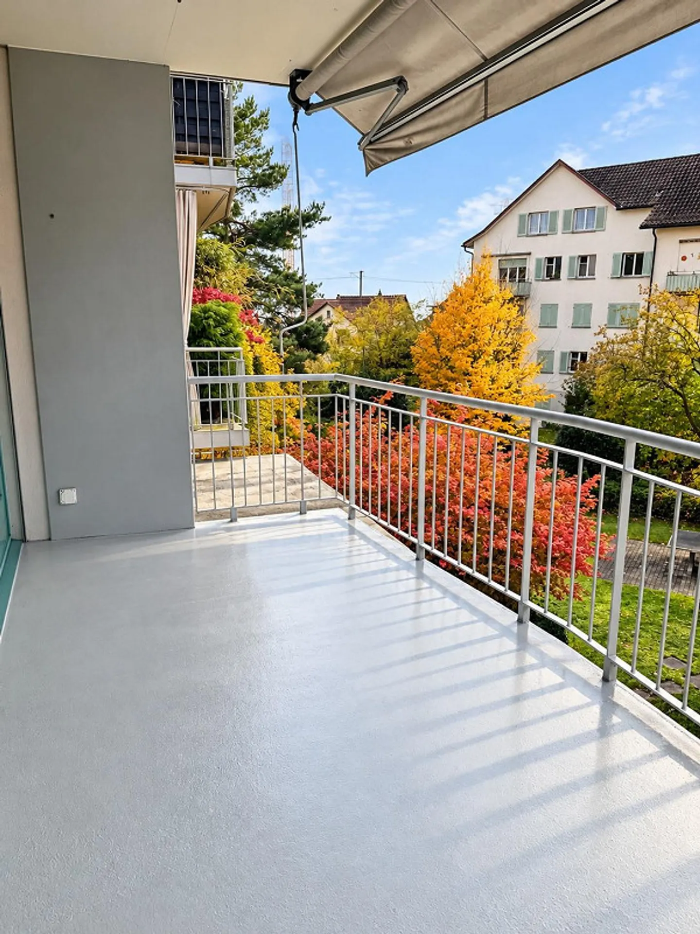 Appartement lumineux de 3,5 pièces à Meilen avec jardin d'hiver, cheminée et garage - Photo 11 sur 13