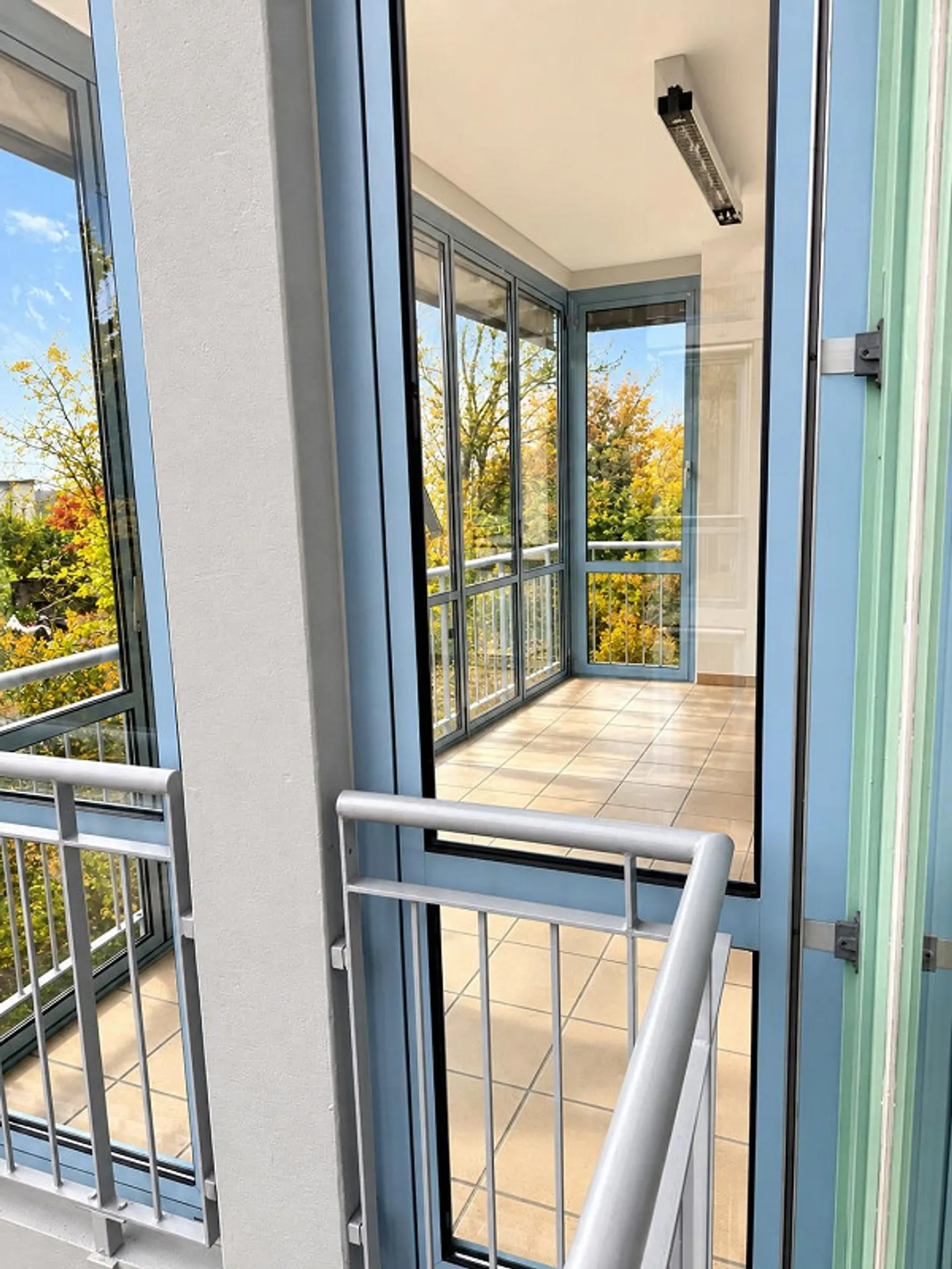 Appartement lumineux de 3,5 pièces à Meilen avec jardin d'hiver, cheminée et garage - Photo 12 sur 13