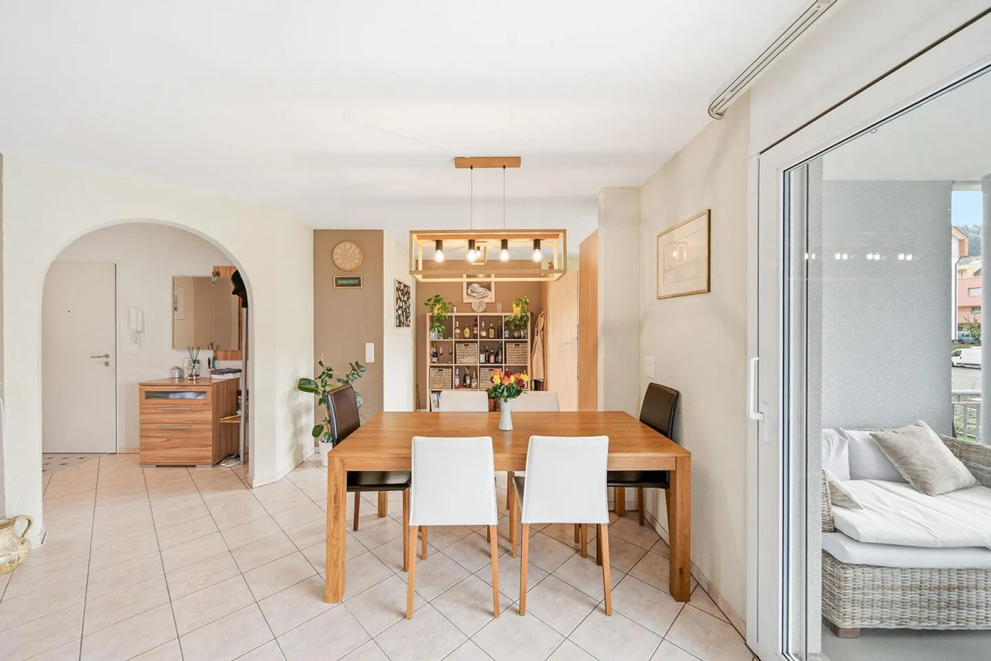 Beautiful and Well-Maintained 4.5 Room Apartment in the Center - Photo 5 of 5