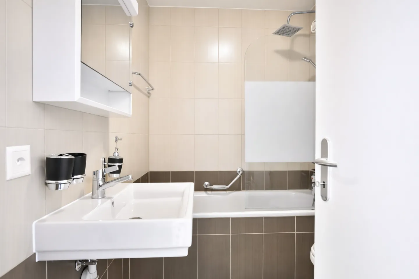 Dual-aspect apartment in a recent building in Châtelaine - Close to transport and amenities - Photo 1 of 2