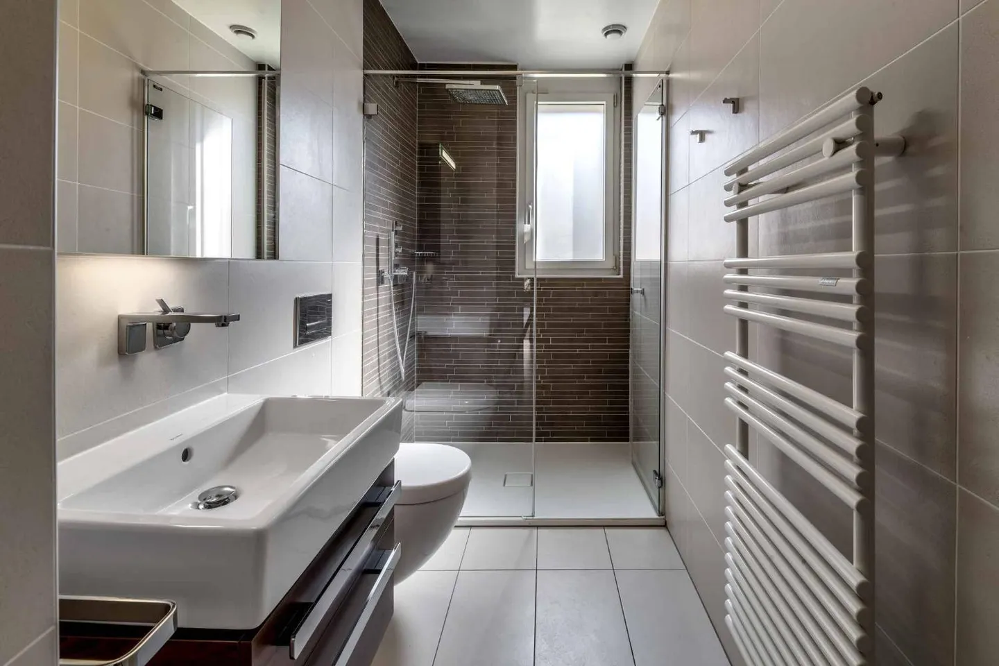 Spacious Duplex Apartment - Photo 7 of 13