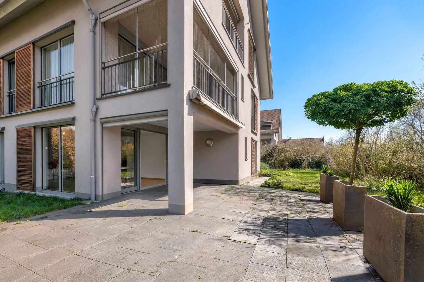 Spacious Duplex Apartment - Photo 8 of 13