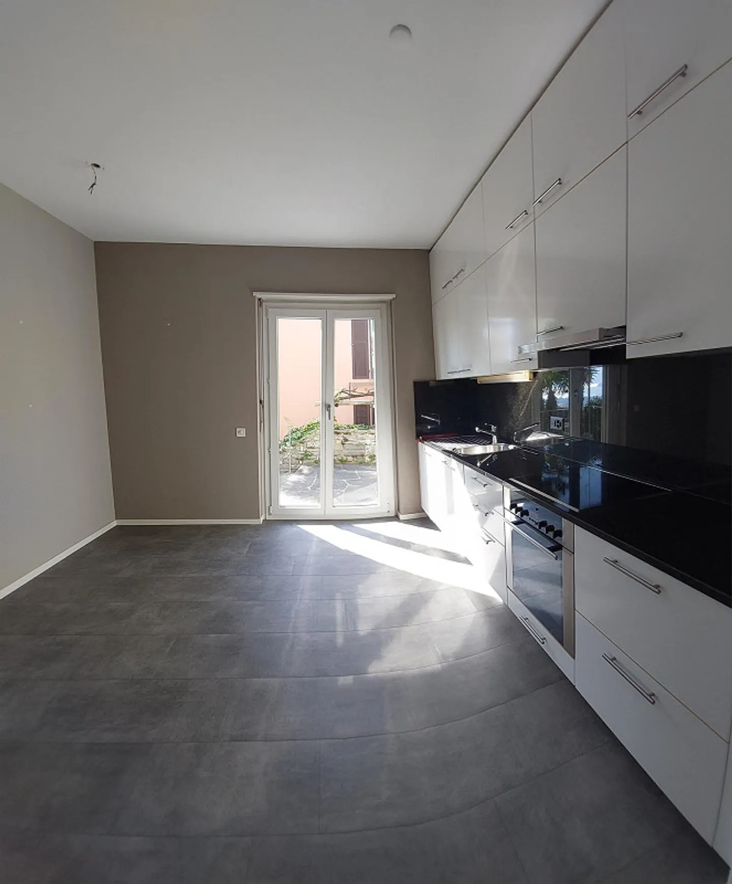 spacious 4.5-room apartment with stunning lake view - Photo 2 of 7