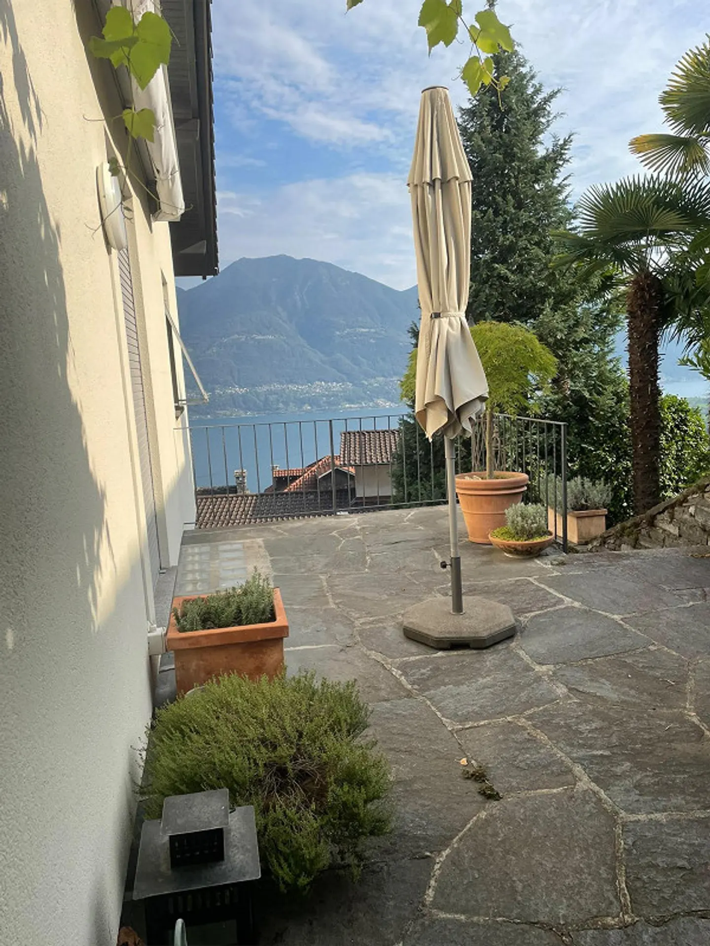 spacious 4.5-room apartment with stunning lake view - Photo 3 of 7