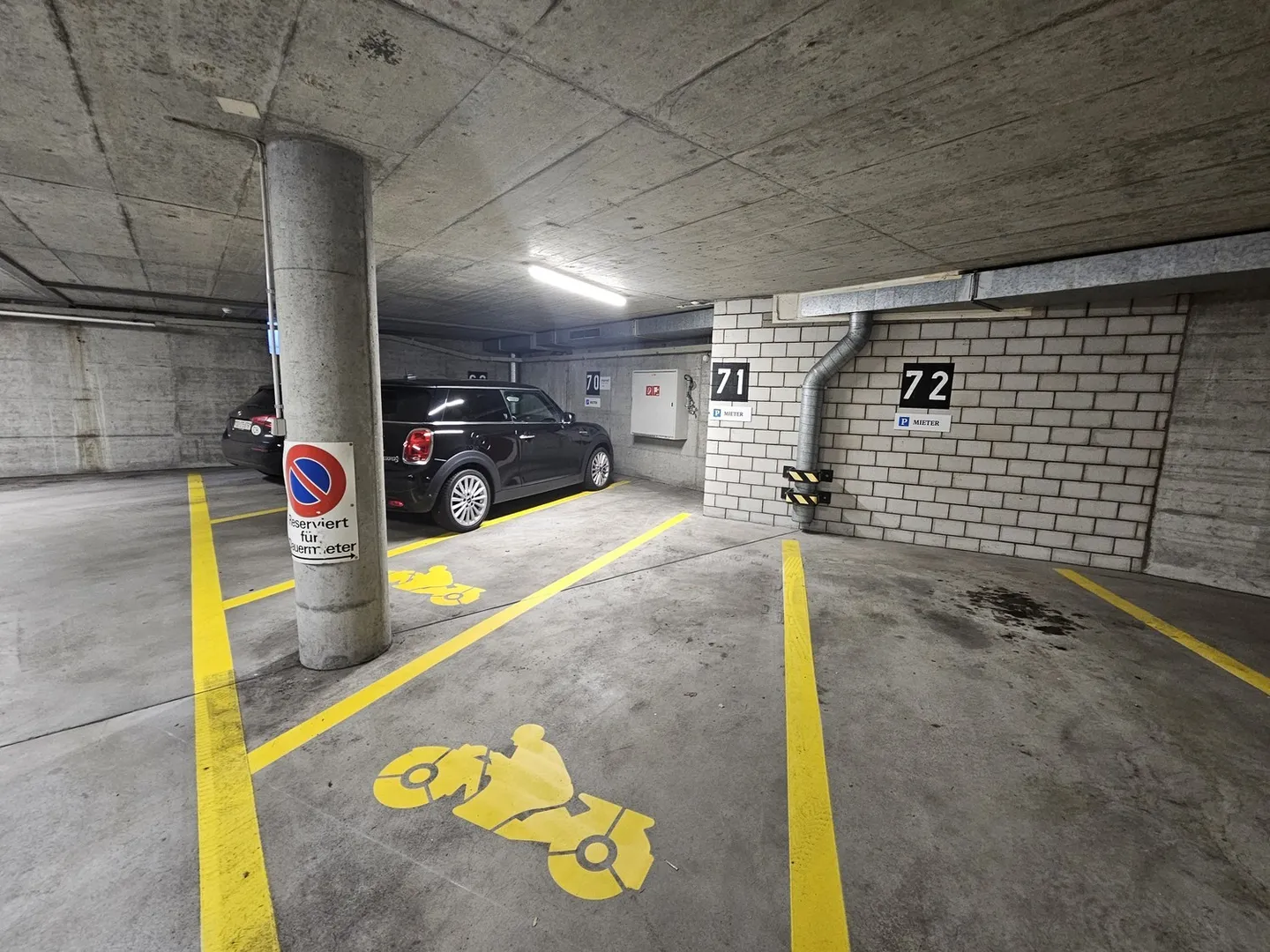 Motorcycle - Parking space in underground garage for rent - Photo 2 of 2