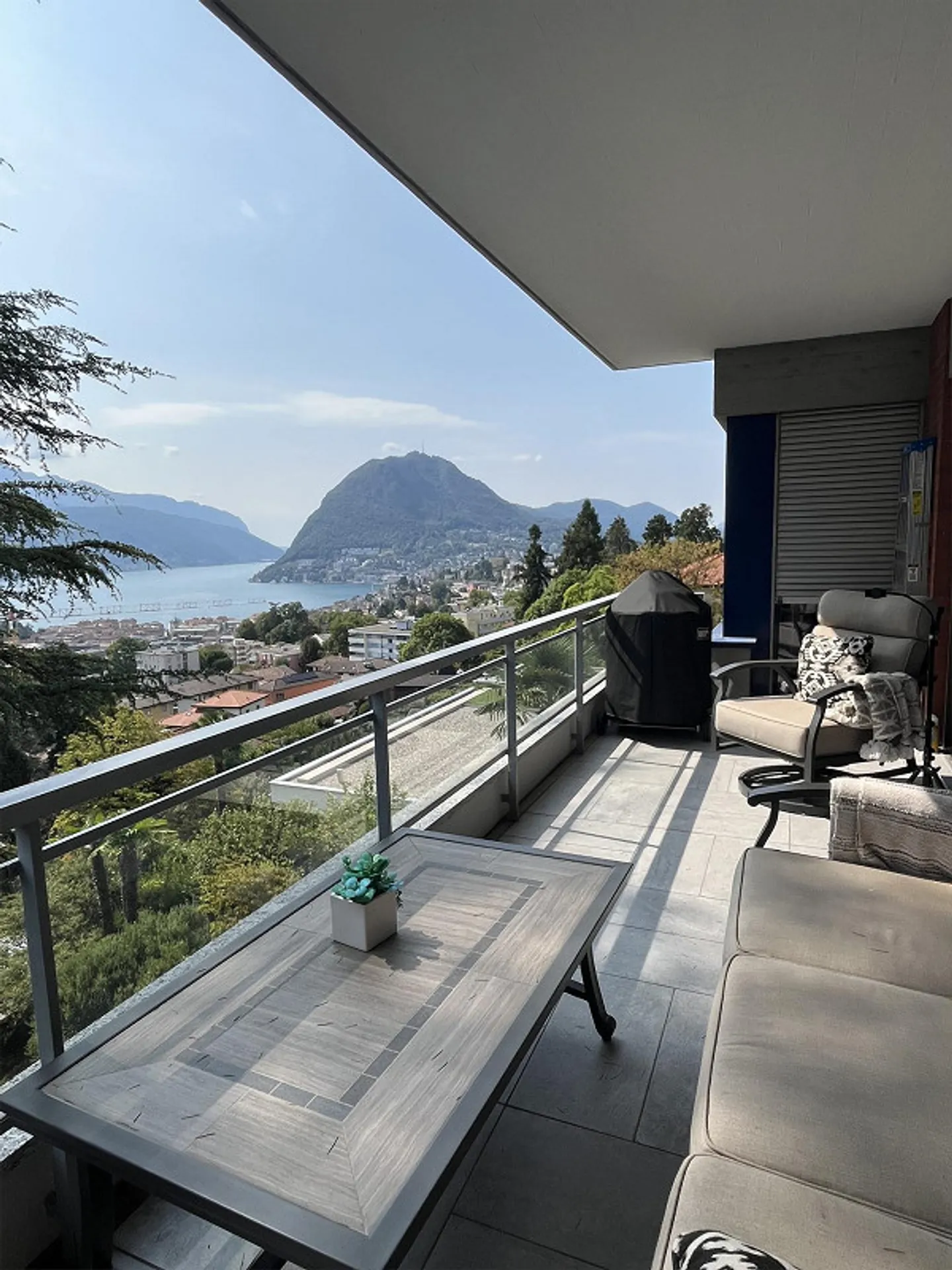 Penthouse 5,5 pièces avec terrasse vue sur le lac - première offre de loyer - Photo 3 sur 5