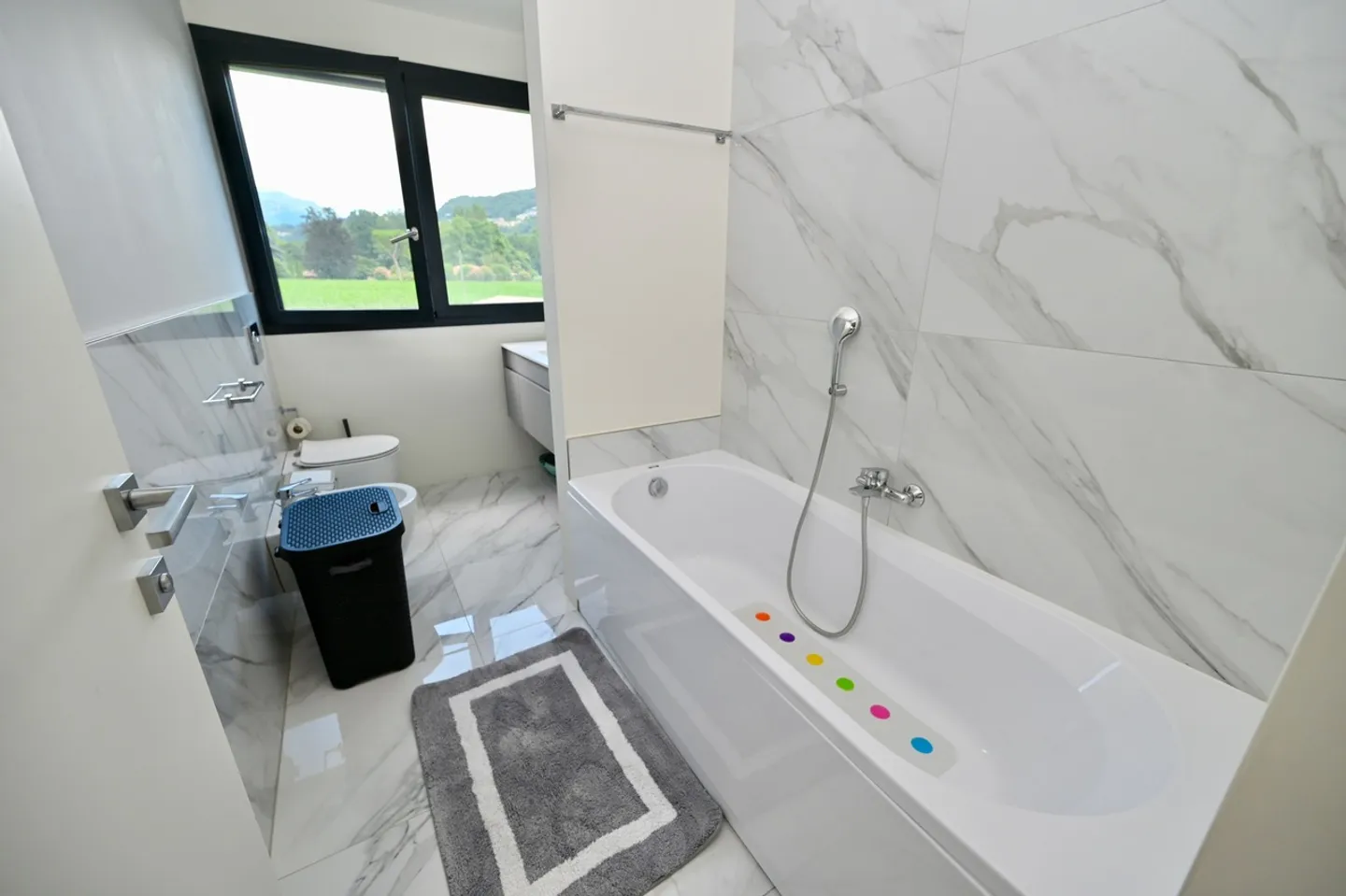 Villa Moderne avec Finitions Supérieures et Jardin - Photo 17 sur 20