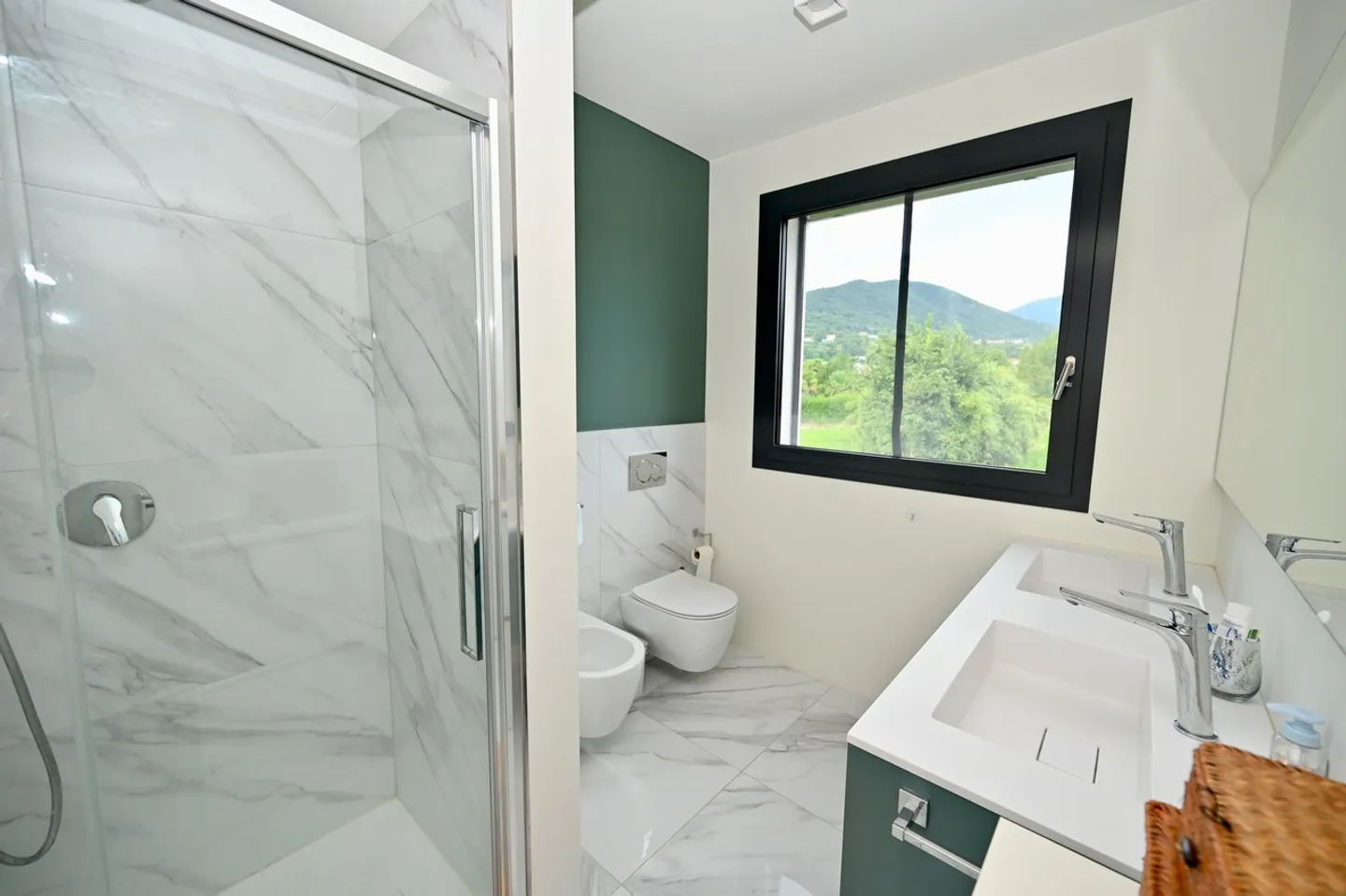 Villa Moderne avec Finitions Supérieures et Jardin - Photo 18 sur 20