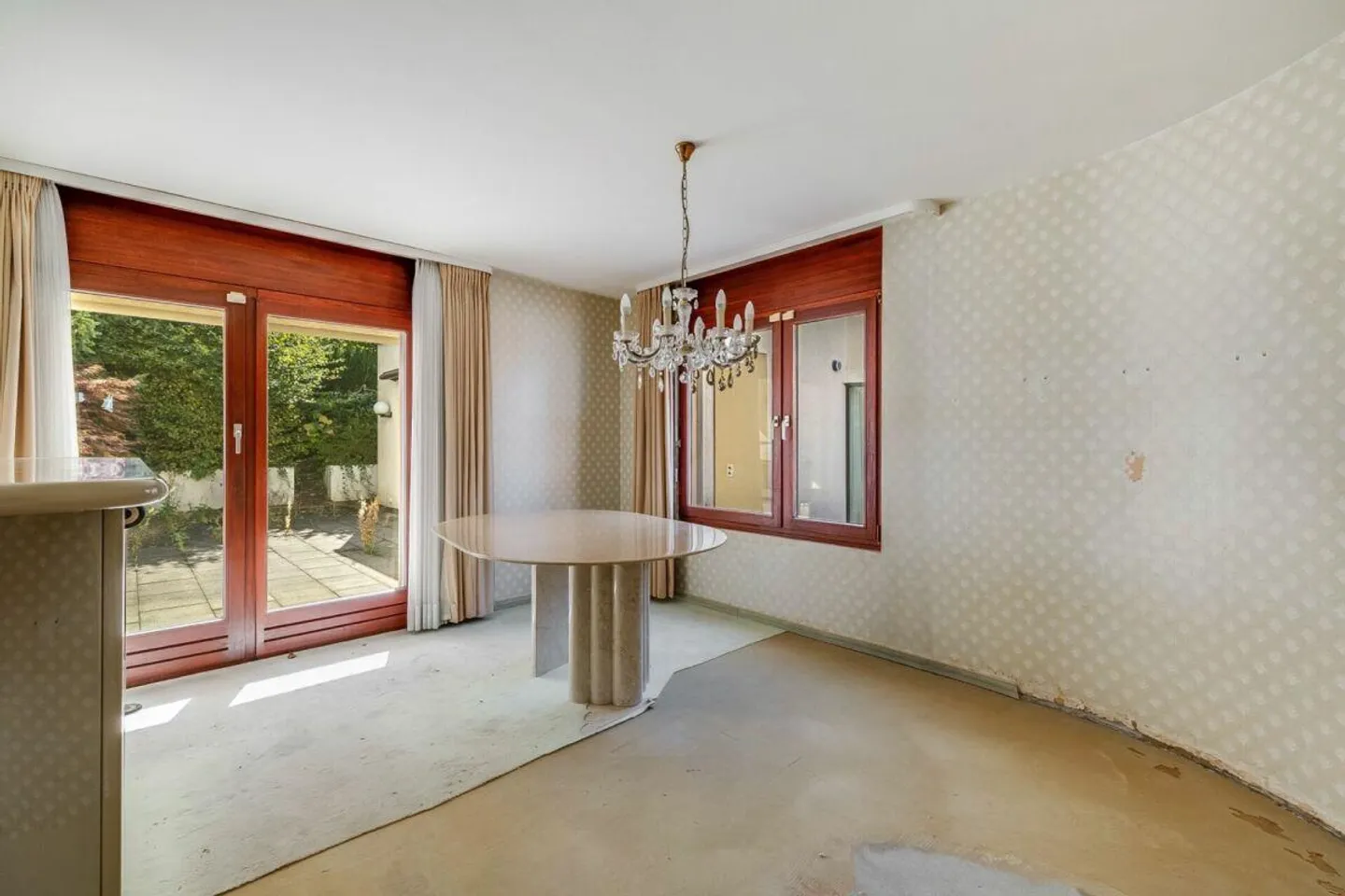 Freistehendes Haus mit Pool - Foto 6 von 13