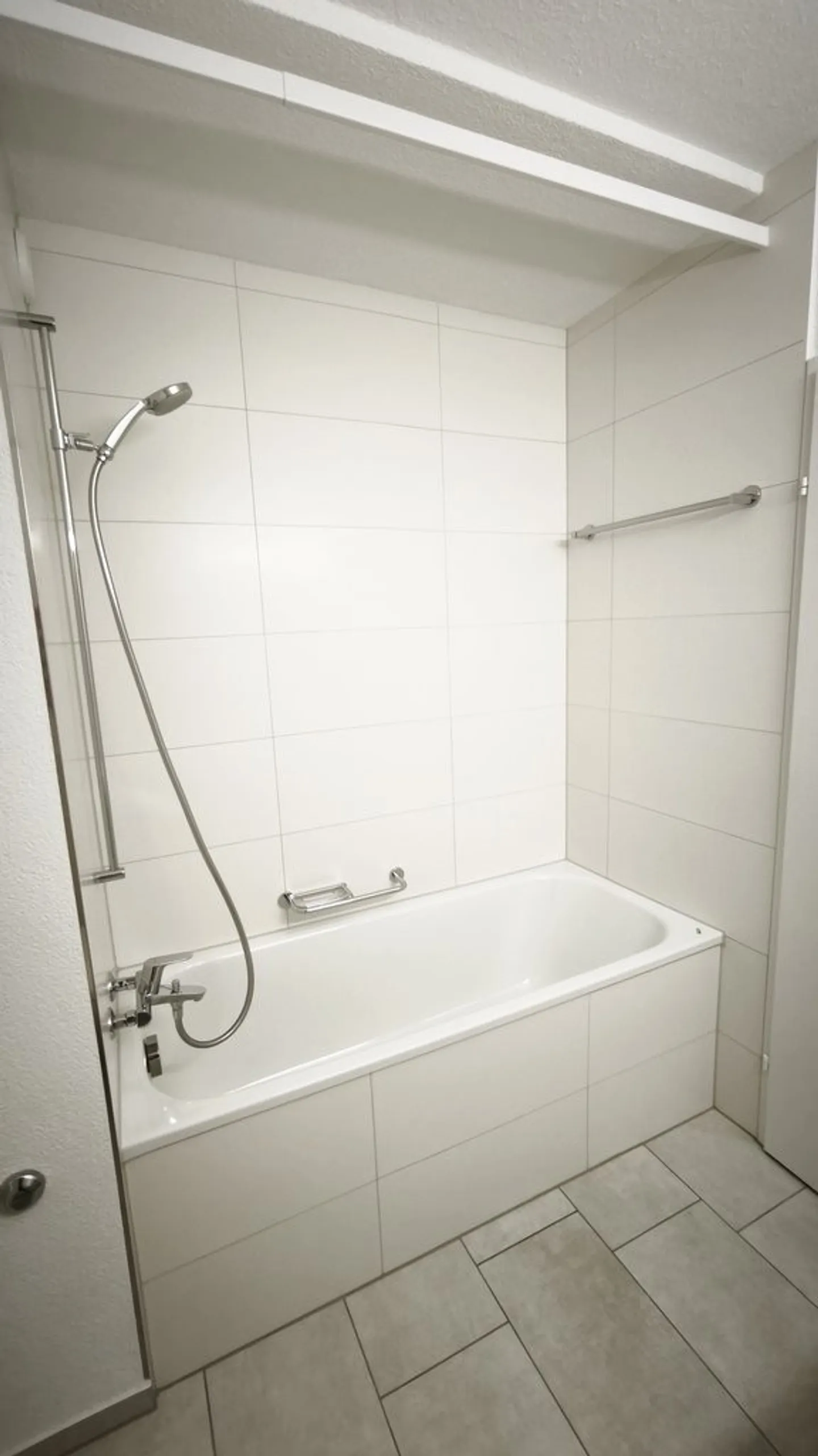 Helle neu sanierte Wohnung mit Seesicht und Seeplatz zur Mitbenutzung - Foto 3 von 7