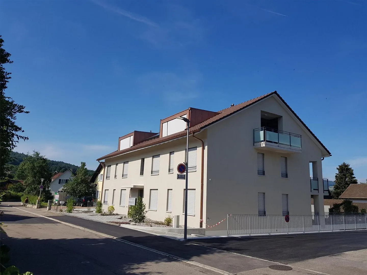 Bright, modern 2.5-room attic apartment with high standards in Dornach - Photo 8 of 8