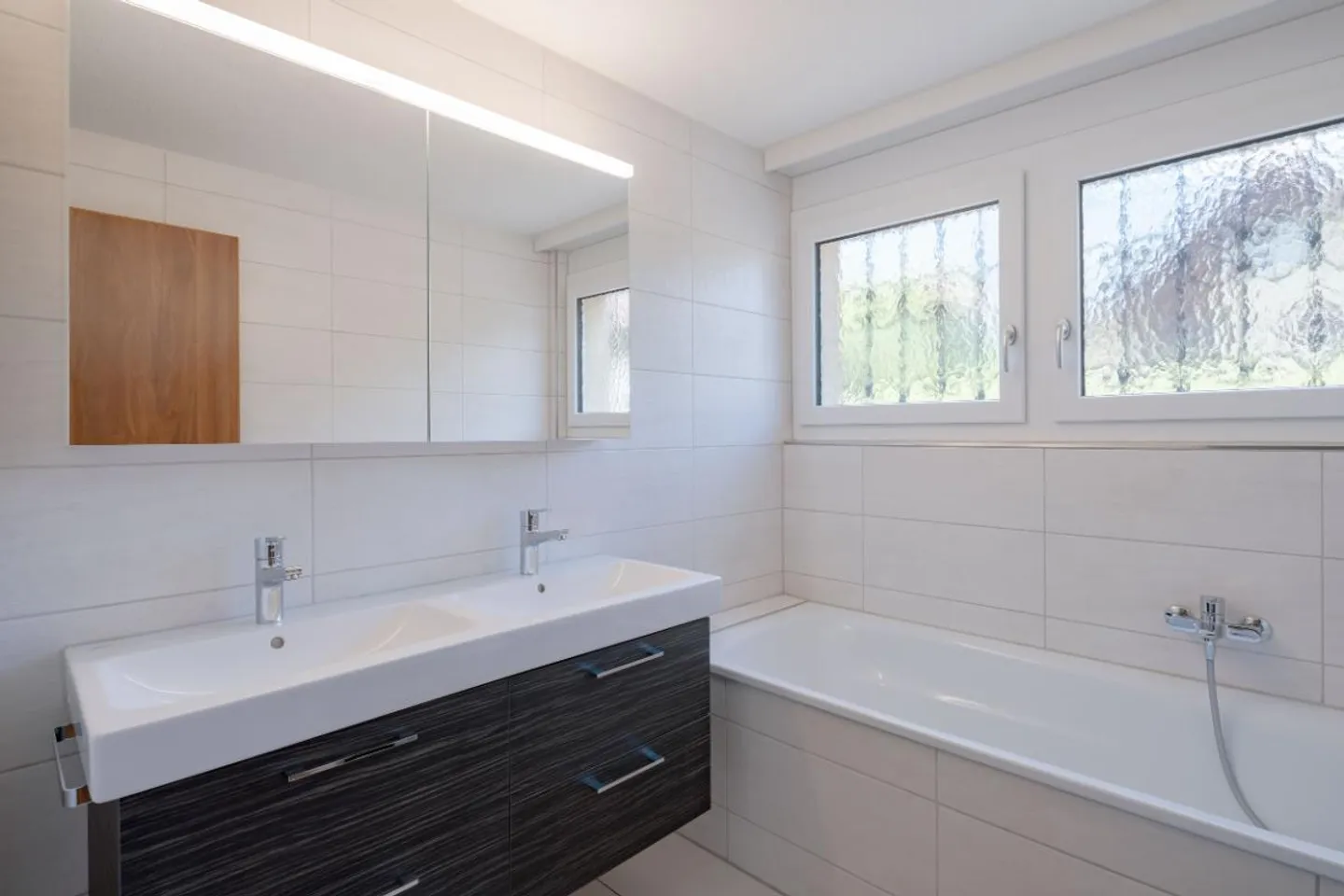 Bright & move-in ready apartment with a view - Photo 5 of 5