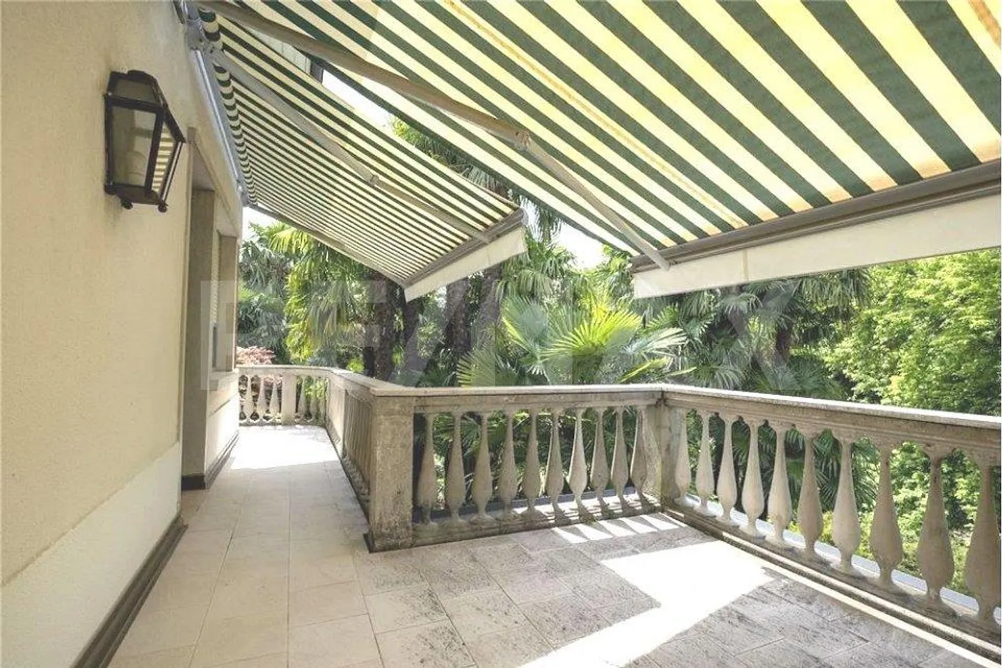 High-value villa with park and tennis court - Photo 10 of 12
