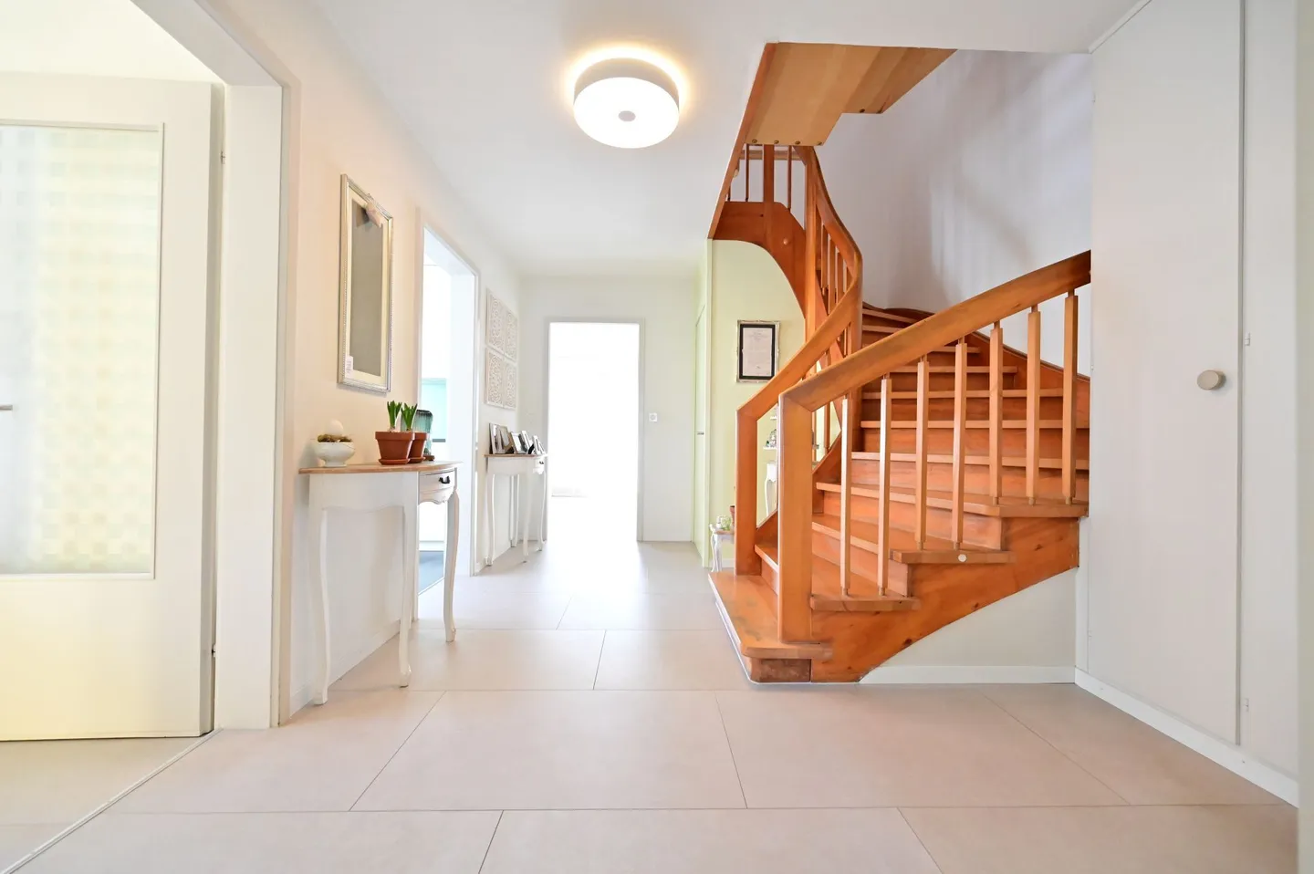 7.5-Room Corner Detached House - Photo 8 of 22