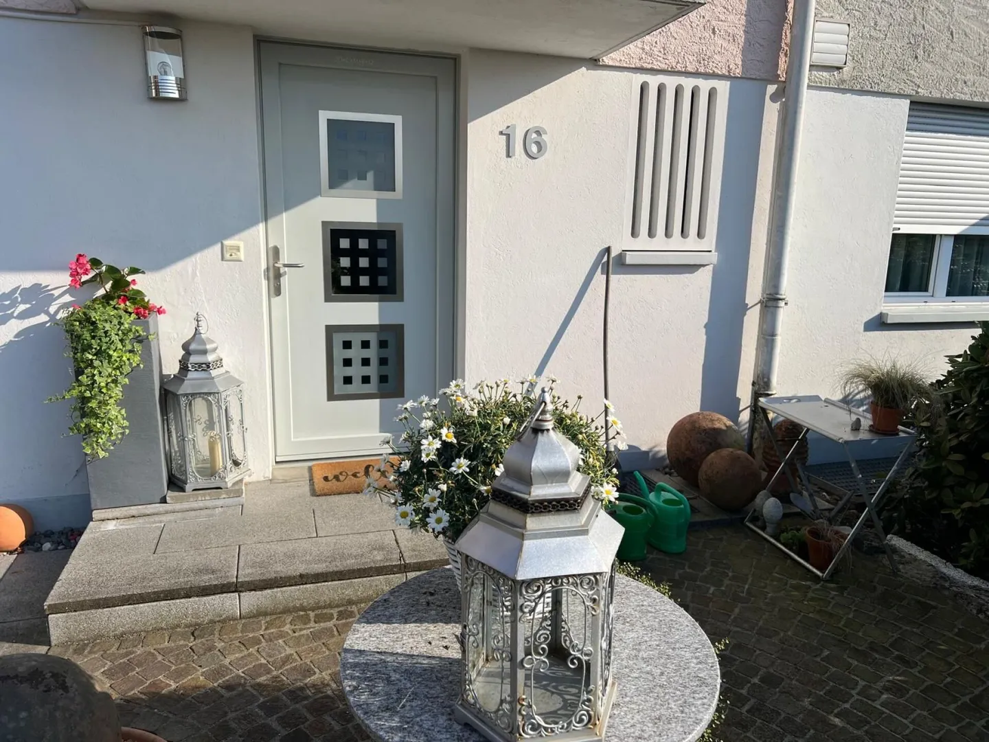 7.5-Room Corner Detached House - Photo 3 of 22