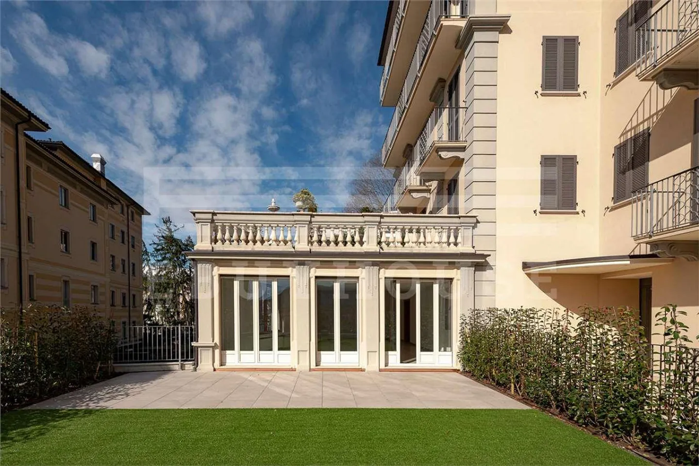 CASSARATE APARTMENT WITH GARDEN - Photo 2 of 13