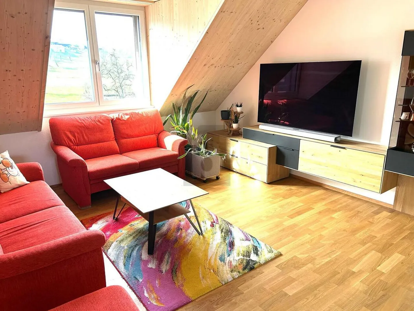 Stilvolle Attika mit einzigartiger Wärme - Foto 2 von 6