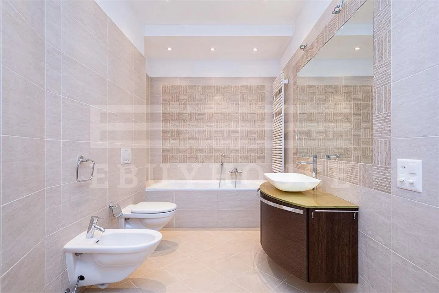 CASSARATE APARTMENT WITH GARDEN - Photo 12 of 13