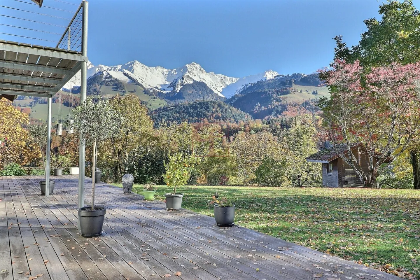 Stunning 7.5 Room Detached House - Large Garden - Photo 4 of 10