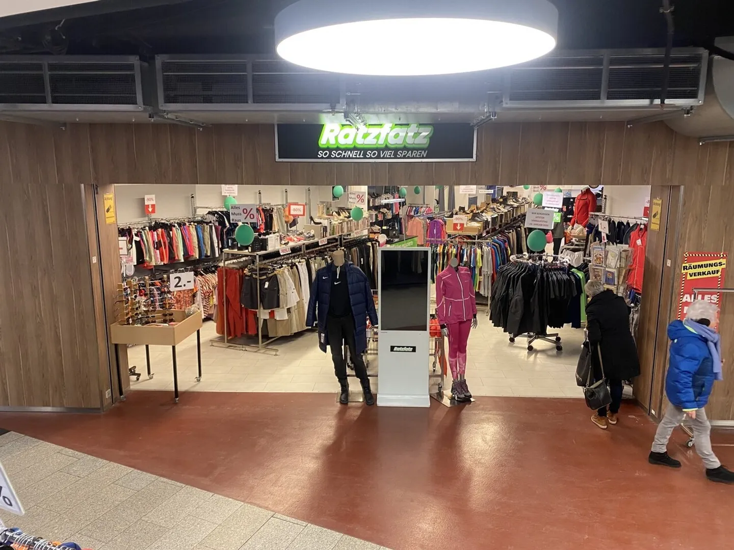 Attractive Retail Spaces in Shopping Center Shopping Seen, Winterthur - Photo 4 of 7