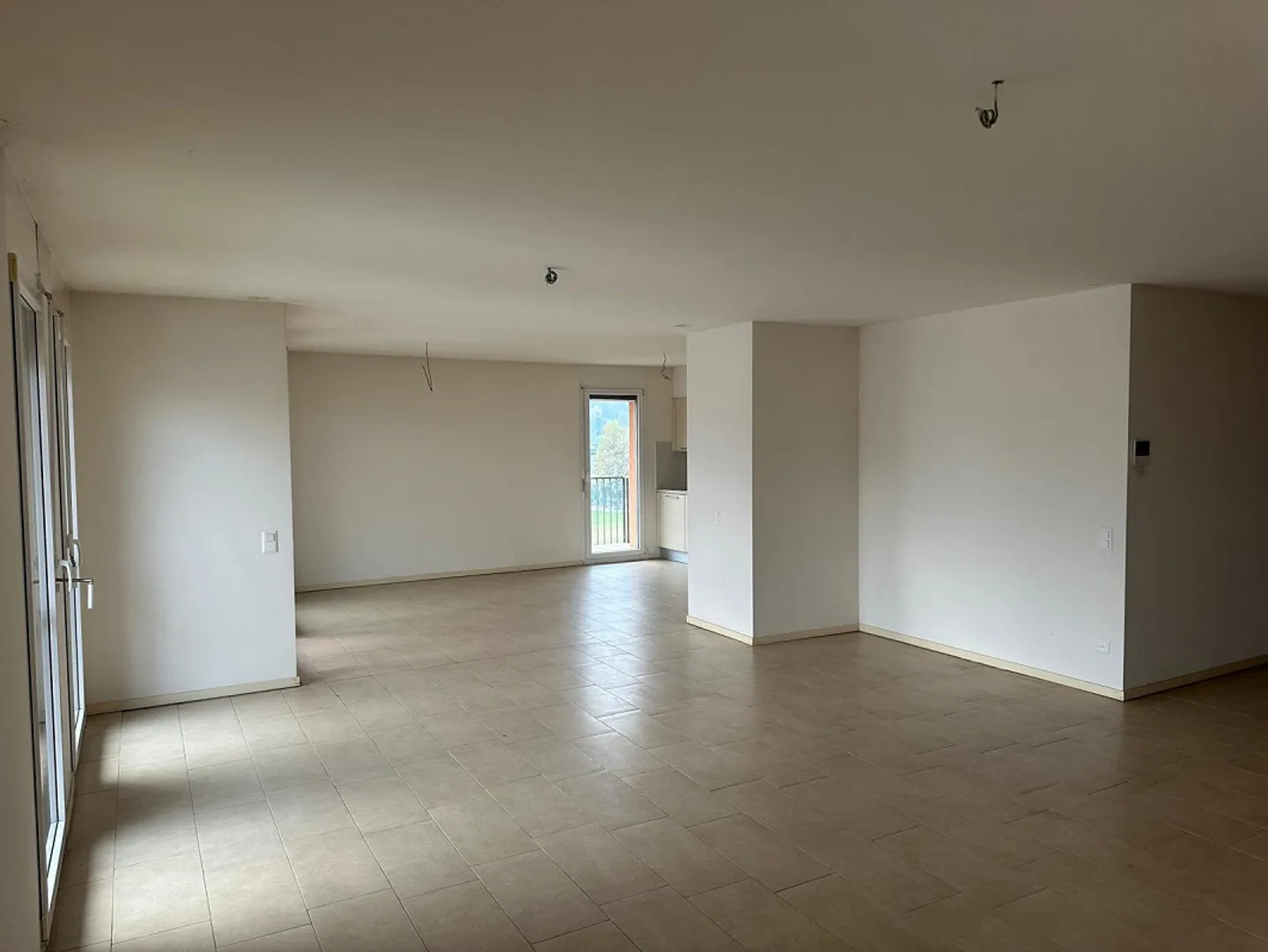 NEW PRICE - SPACIOUS 4.5 ROOMS IN CHIASSO – ID 23606 - Photo 2 of 9