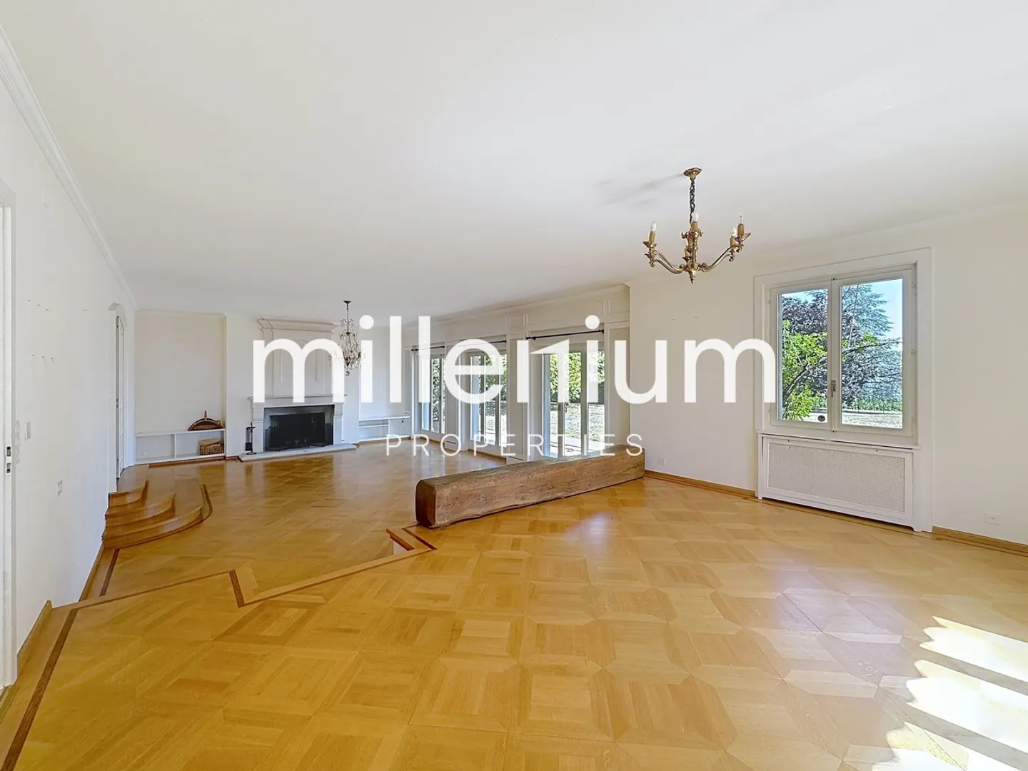 Luxury Villa with Garden in Peissy - Photo 2 of 11