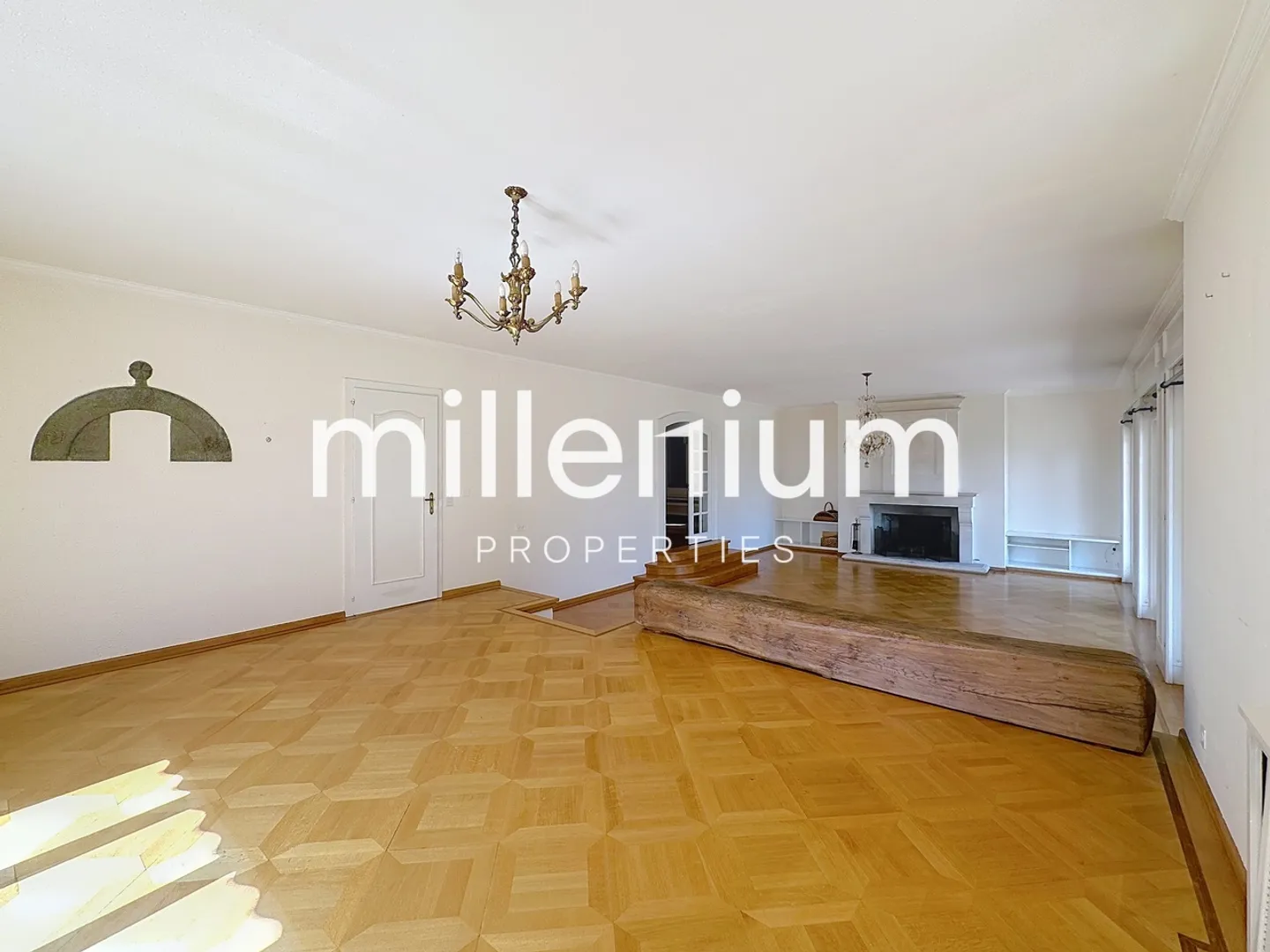 Luxury Villa with Garden in Peissy - Photo 3 of 11