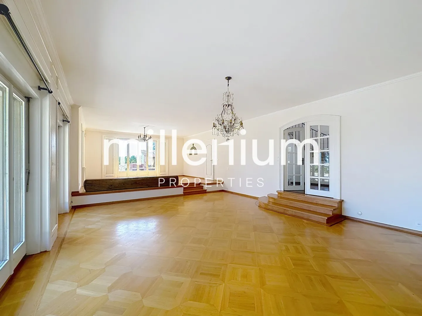 Luxury Villa with Garden in Peissy - Photo 4 of 11