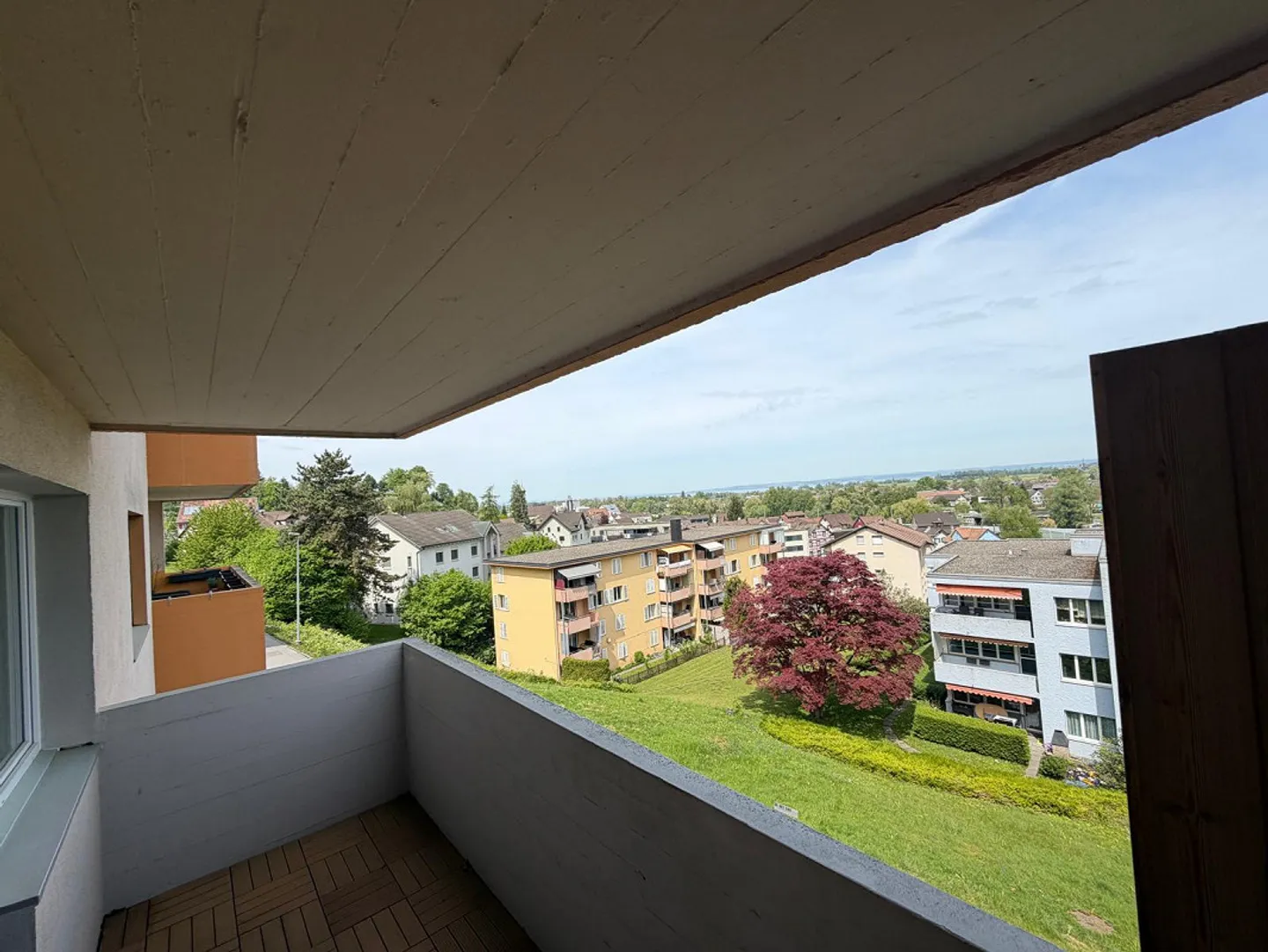 Appartamento moderno e luminoso a Rheineck con vista panoramica, balcone e garage - Foto 1 di 8