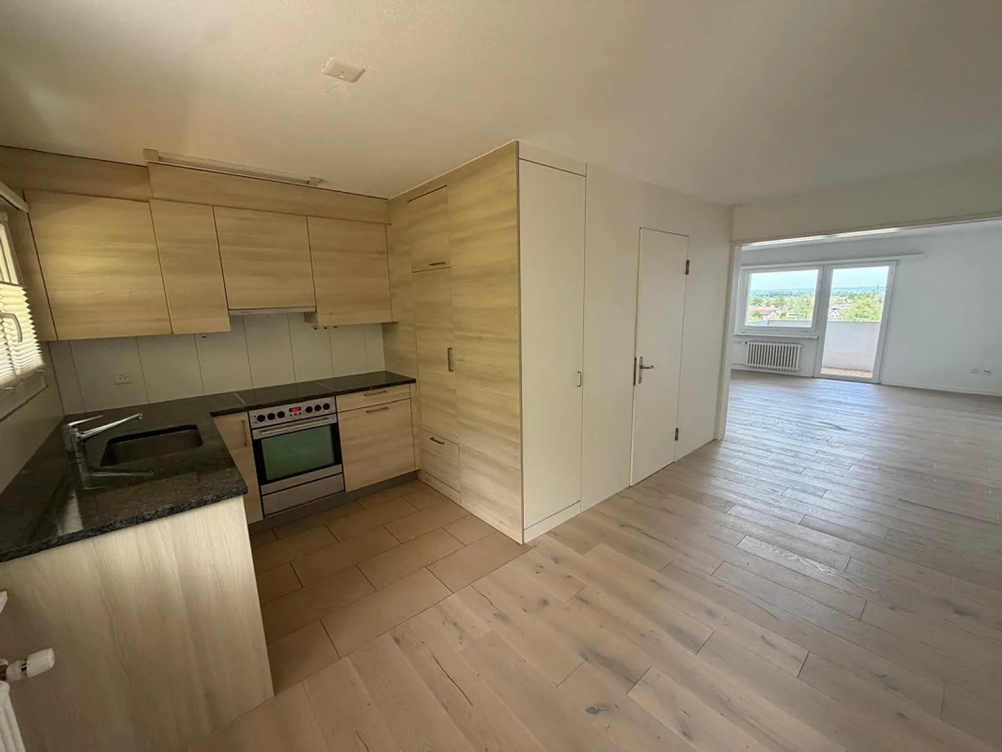 Appartamento moderno e luminoso a Rheineck con vista panoramica, balcone e garage - Foto 3 di 8