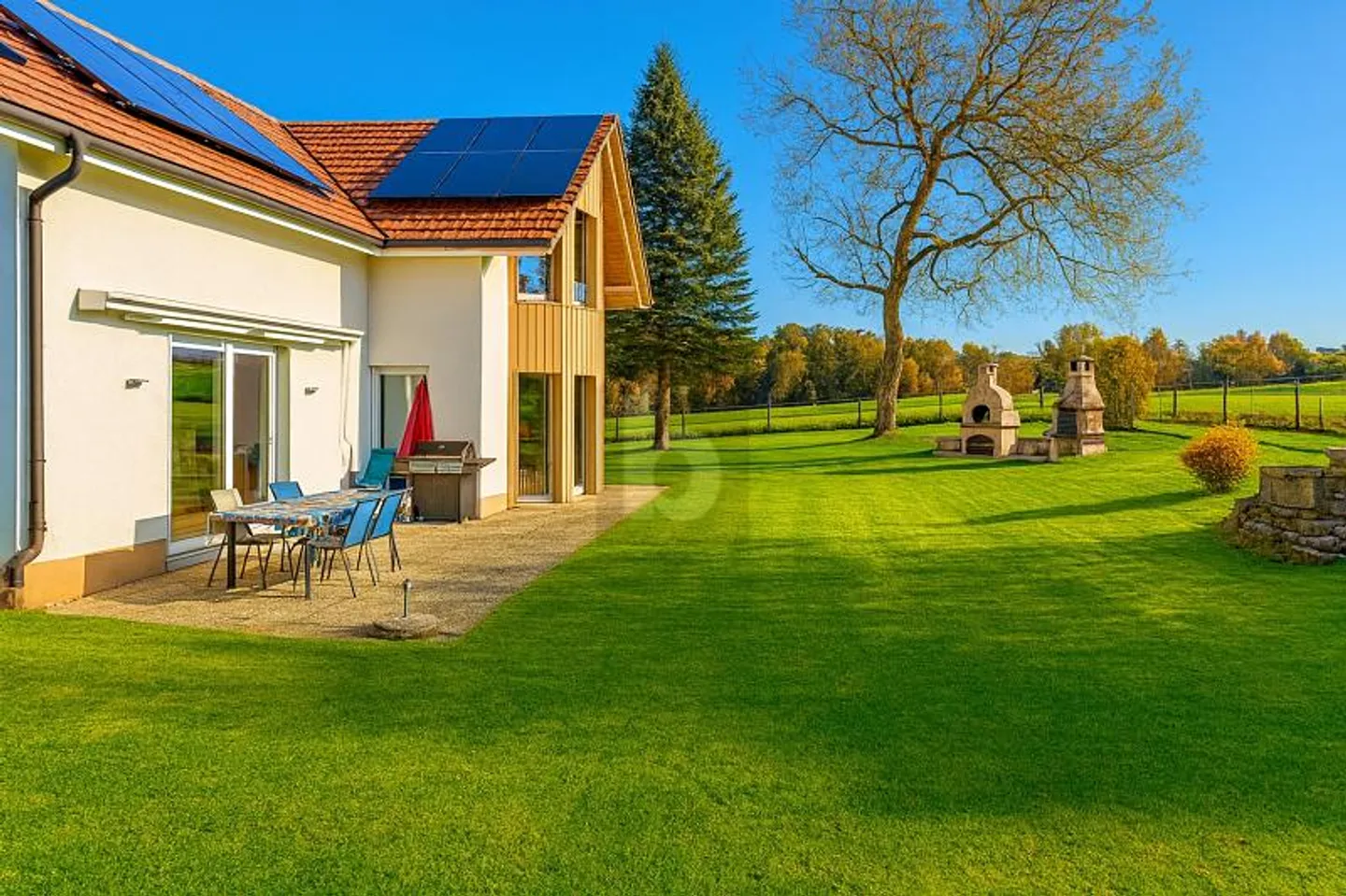 CALM AND INDIVIDUAL ON A LARGE PLOT - Photo 1 of 6