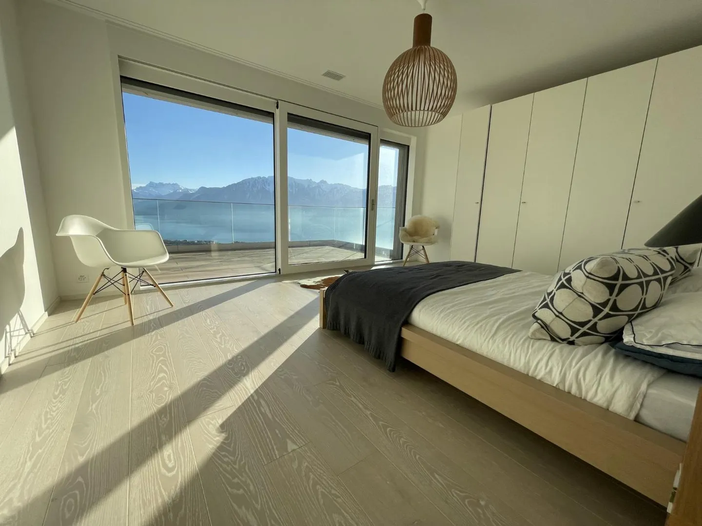 4.5 contemporary rooms - Photo 6 of 11