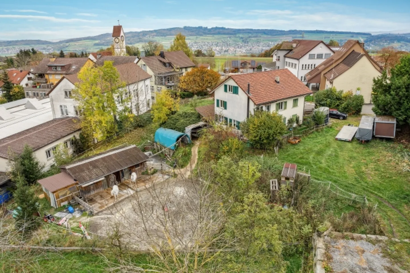 «Mehrfamilienhaus mit zwei 4.5 Zimmer Wohnungen (renovationsbedürftig) und Entwicklungspotenzial» - Foto 3 von 9