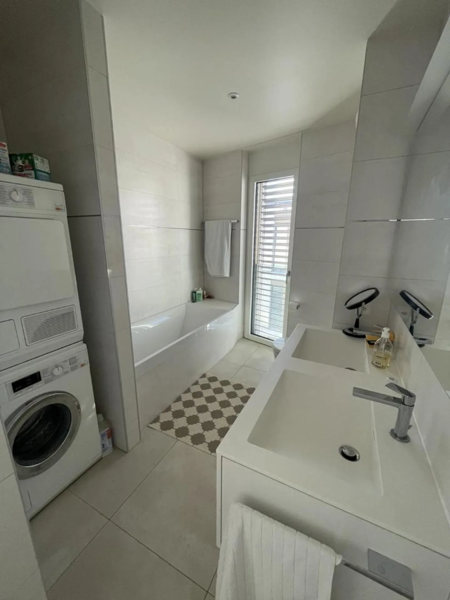 4.5 contemporary rooms - Photo 10 of 11