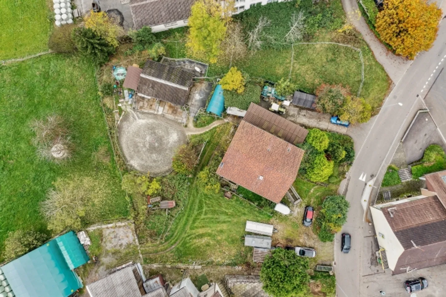 «Mehrfamilienhaus mit zwei 4.5 Zimmer Wohnungen (renovationsbedürftig) und Entwicklungspotenzial» - Foto 5 von 9