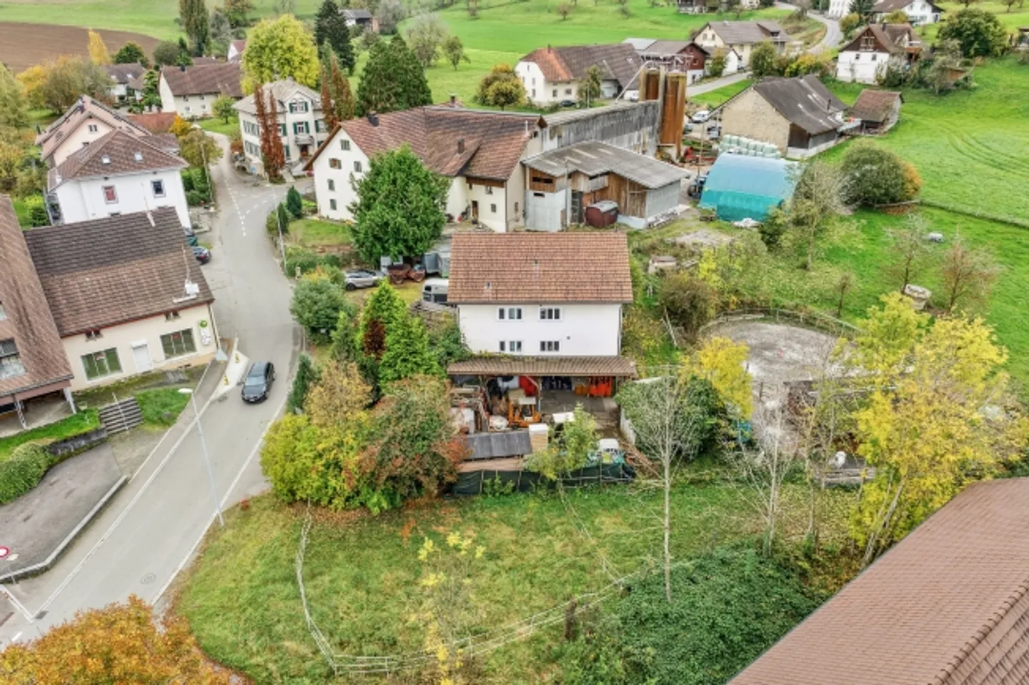 «Mehrfamilienhaus mit zwei 4.5 Zimmer Wohnungen (renovationsbedürftig) und Entwicklungspotenzial» - Foto 8 von 9