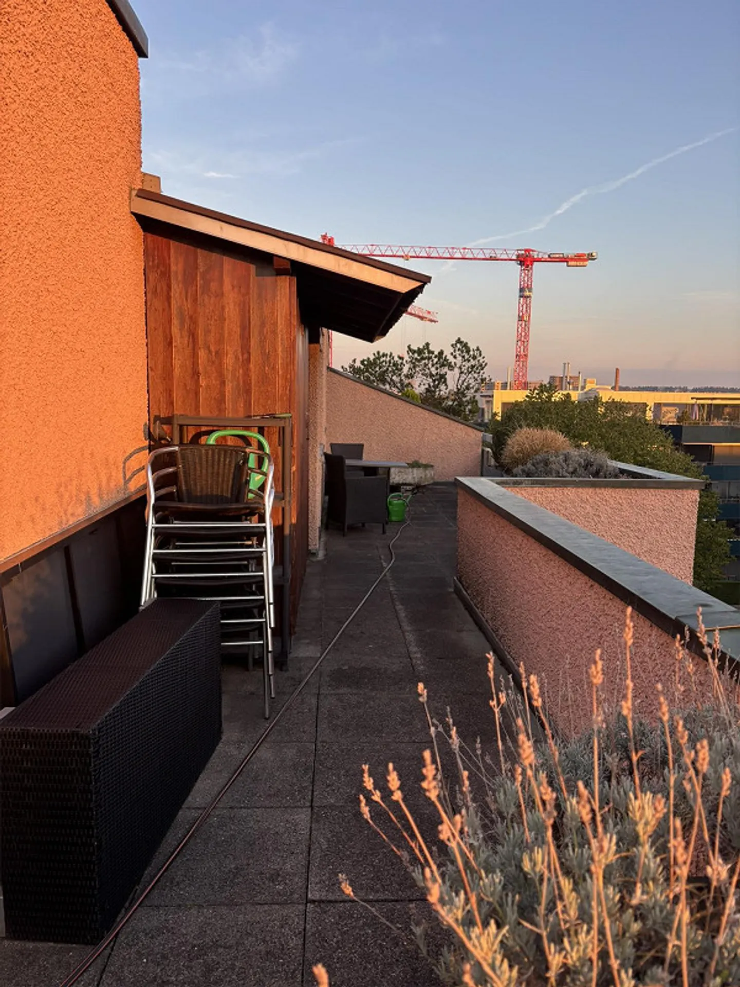 Appartement en attique de 3,5 pièces avec terrasse entourant de 80 m² à louer - Photo 1 sur 10