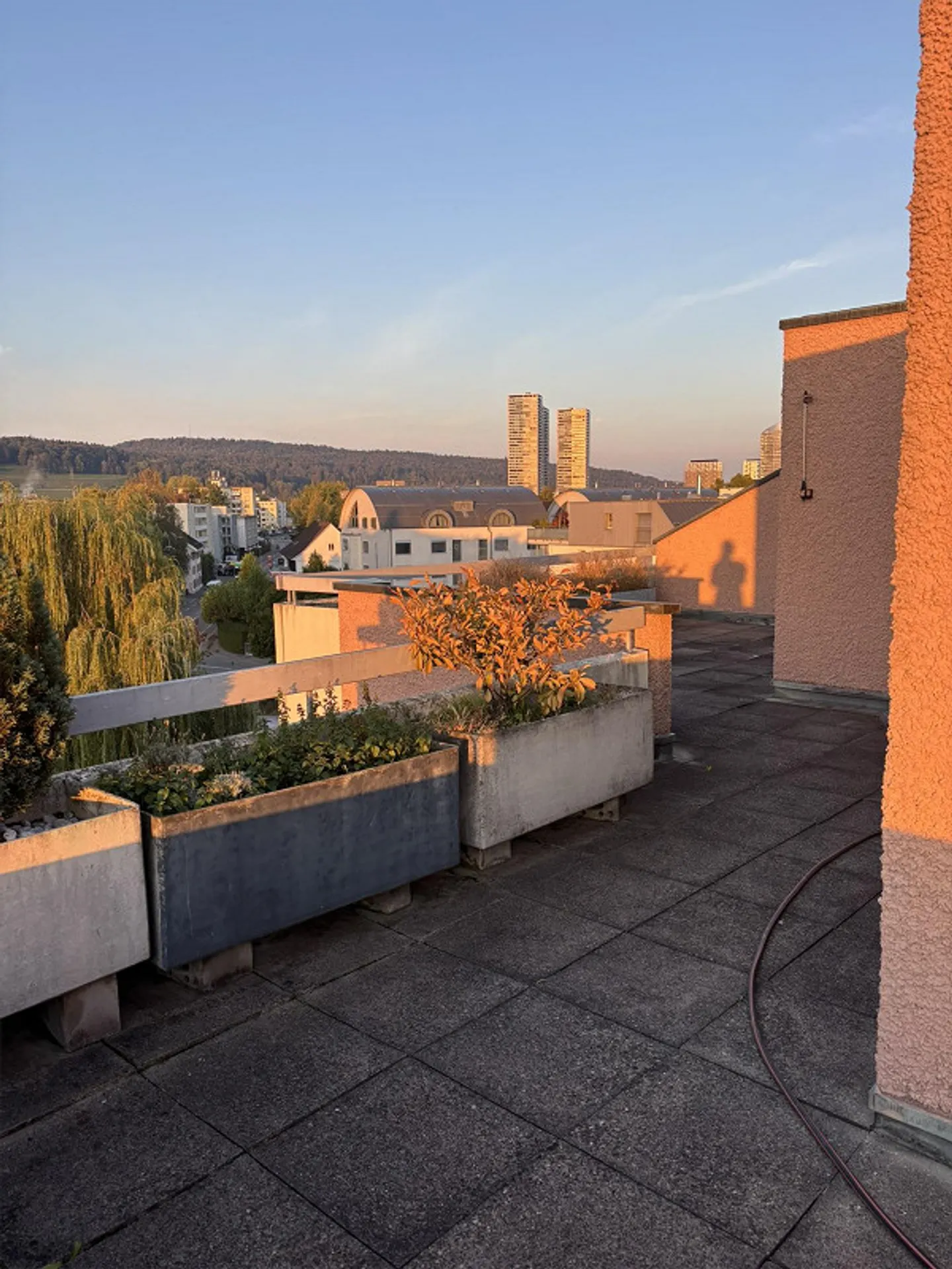 Appartement en attique de 3,5 pièces avec terrasse entourant de 80 m² à louer - Photo 4 sur 10